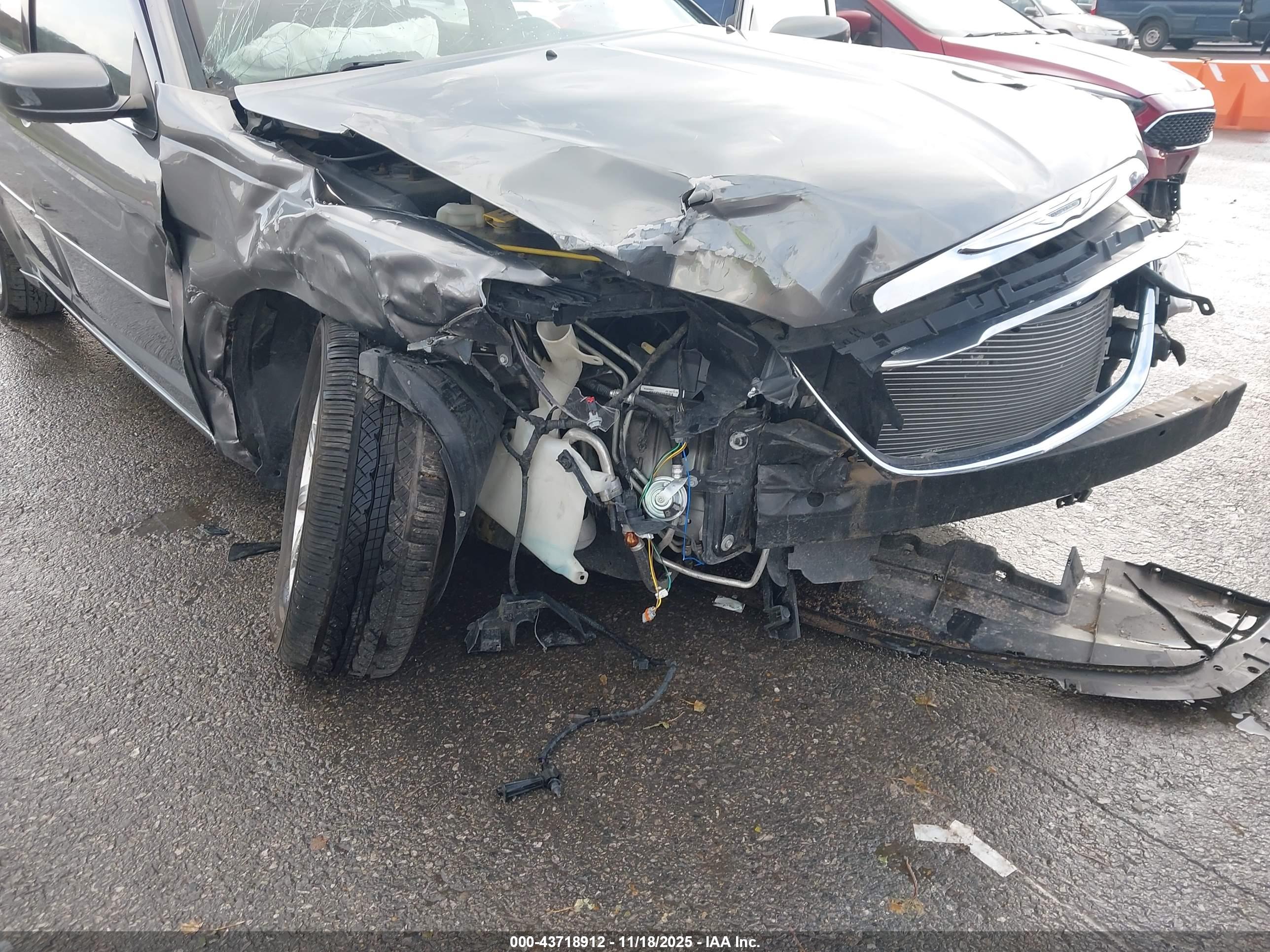 CHRYSLER 200 image 6
