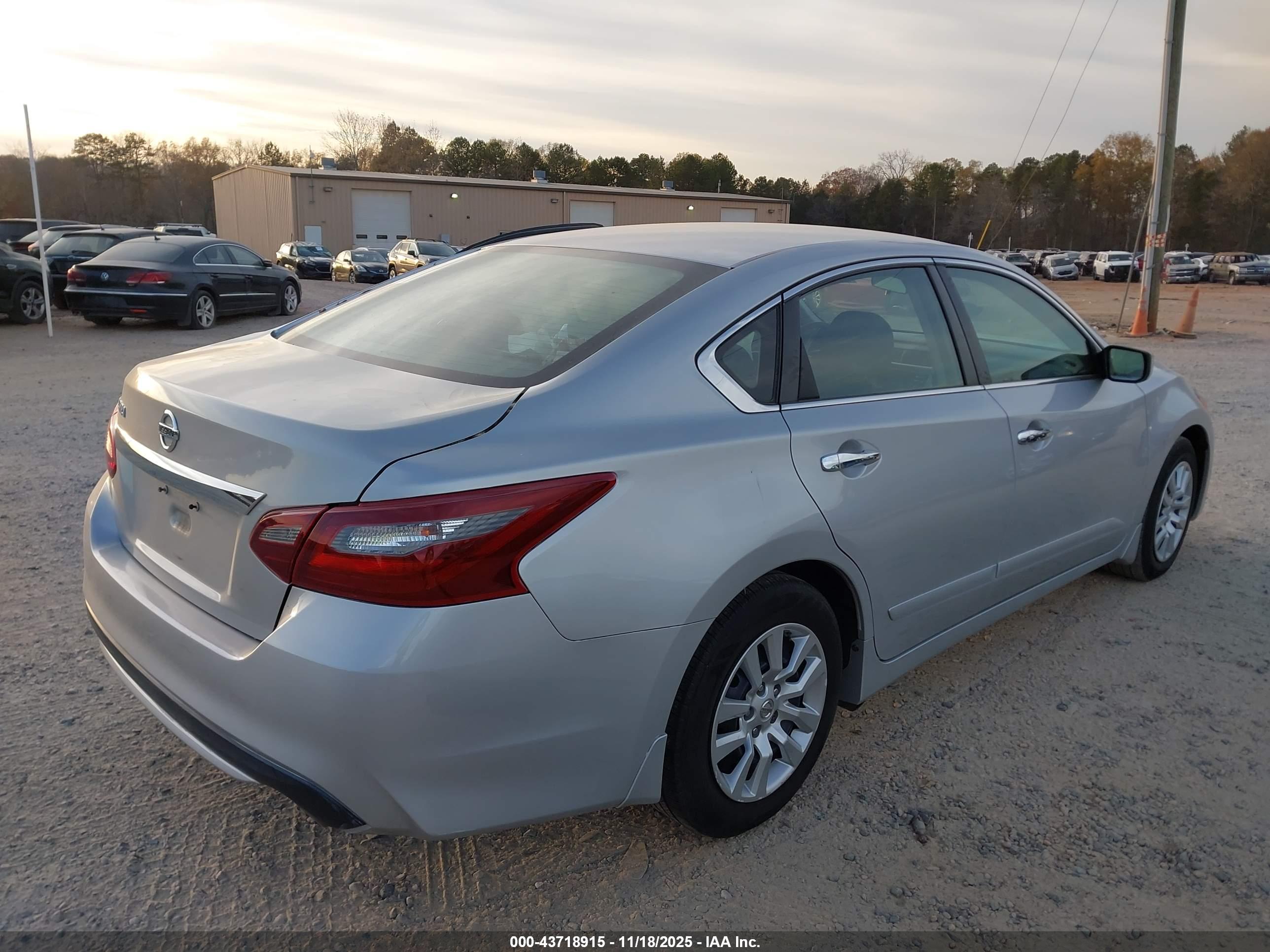 NISSAN ALTIMA image 4
