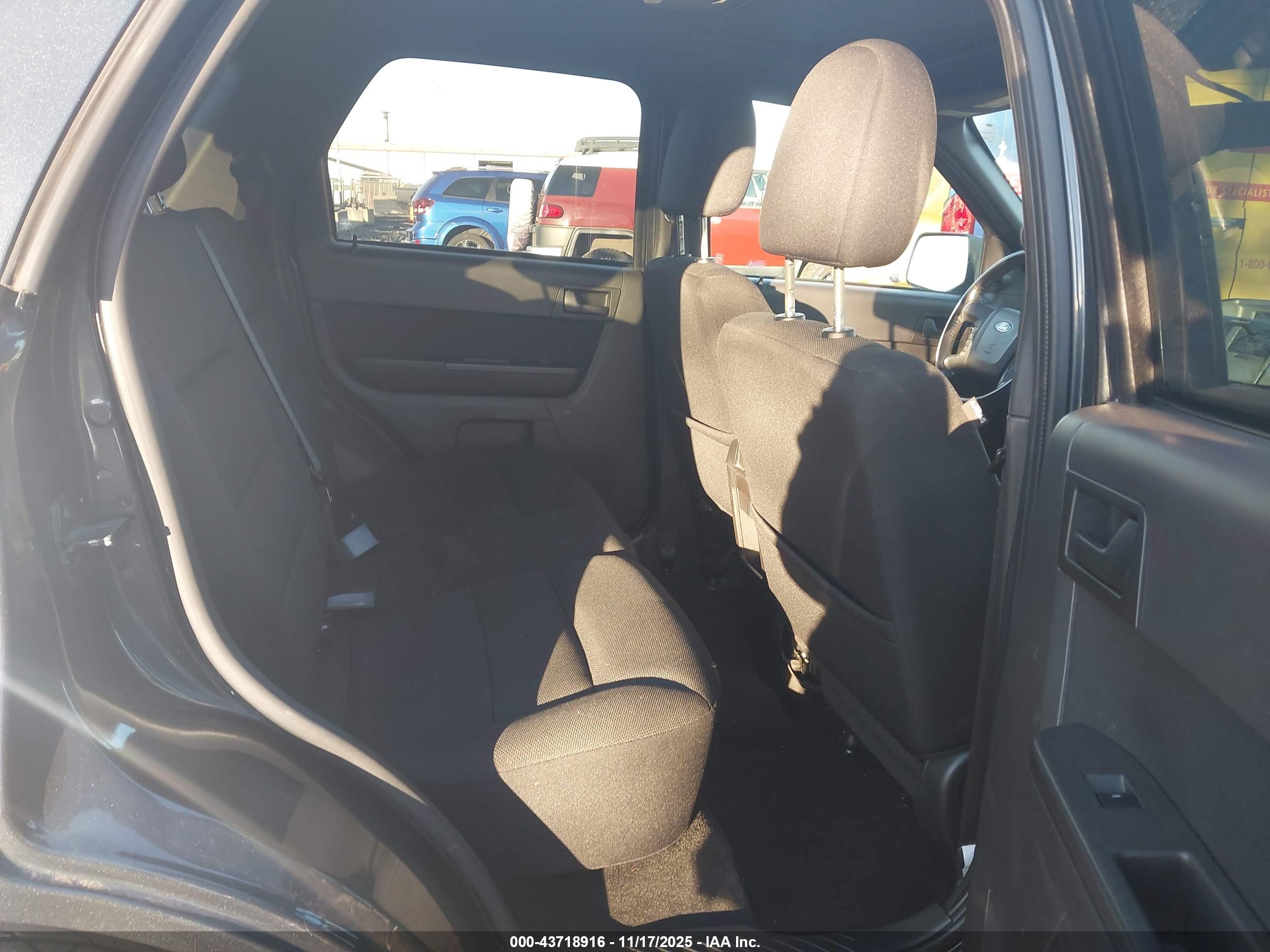 FORD ESCAPE image 8