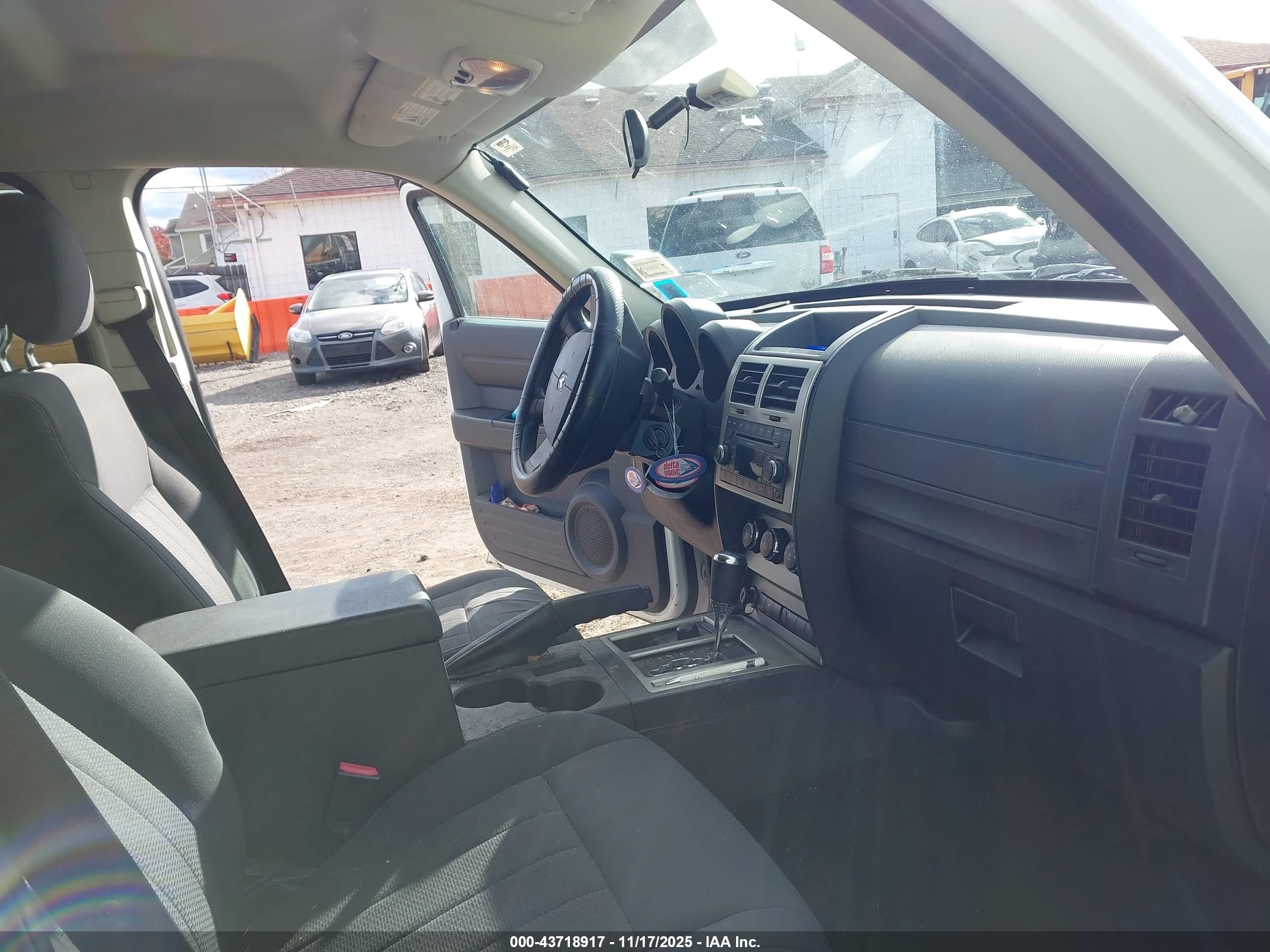 DODGE NITRO image 5