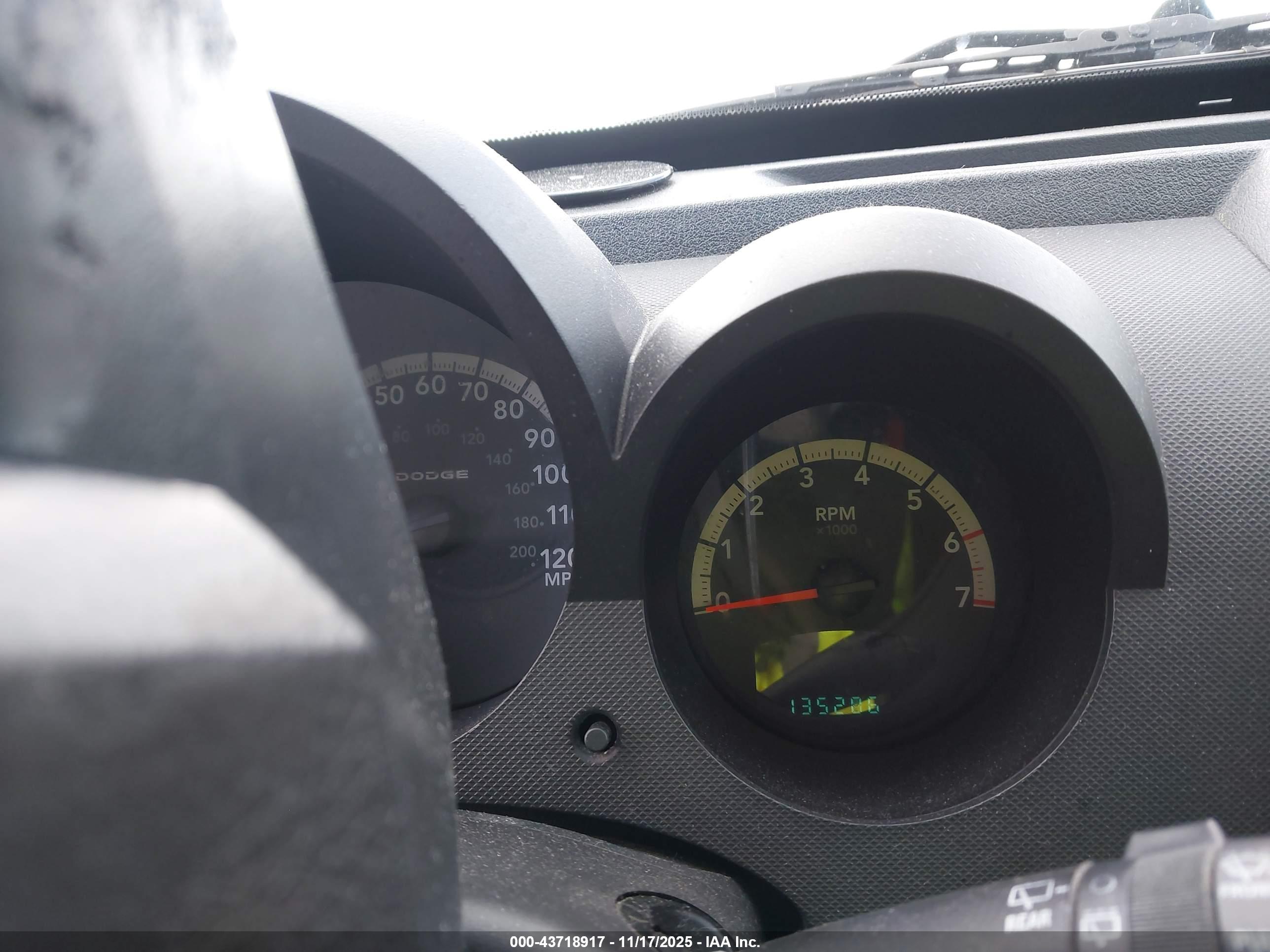 DODGE NITRO image 7