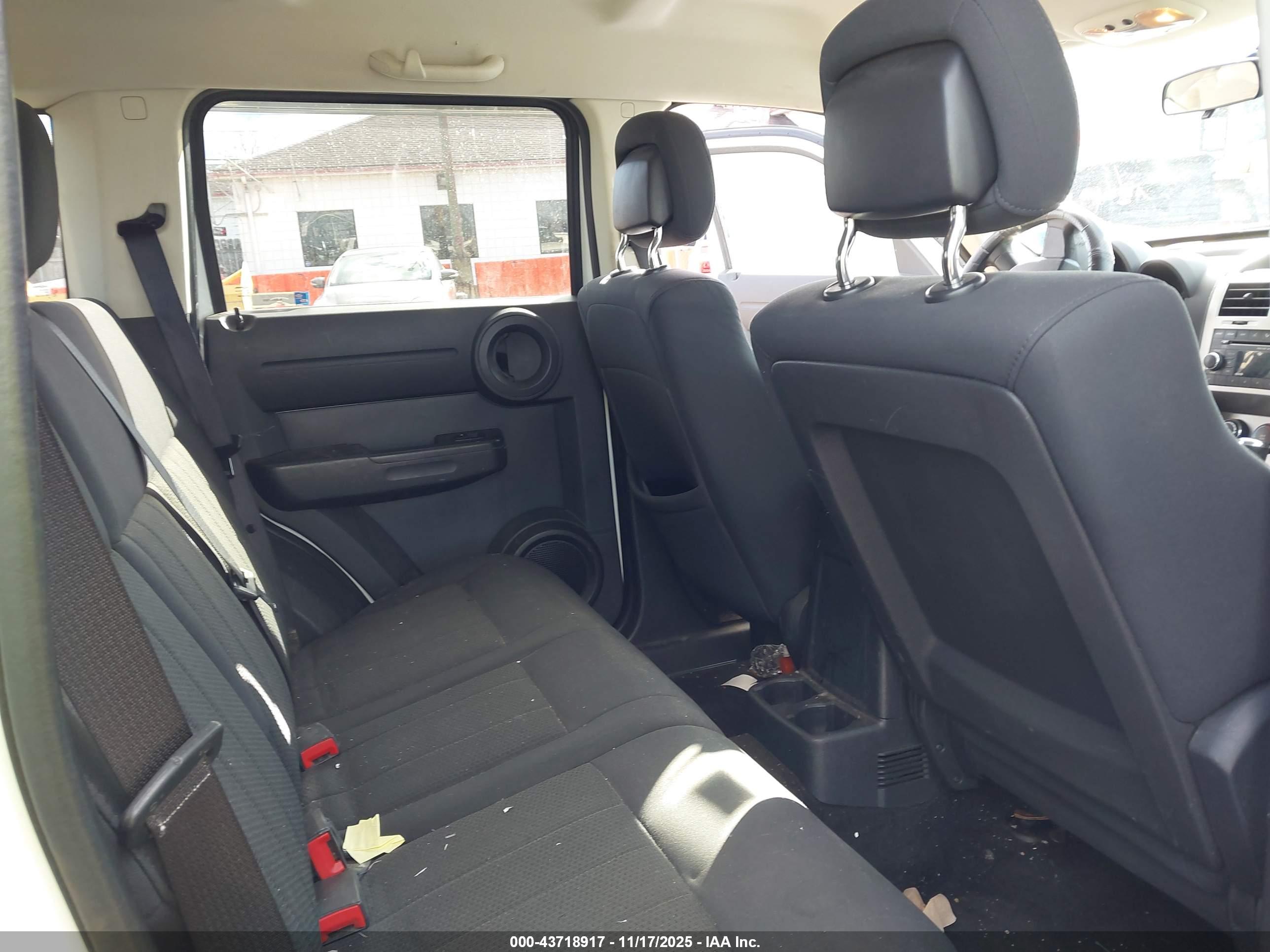 DODGE NITRO image 8