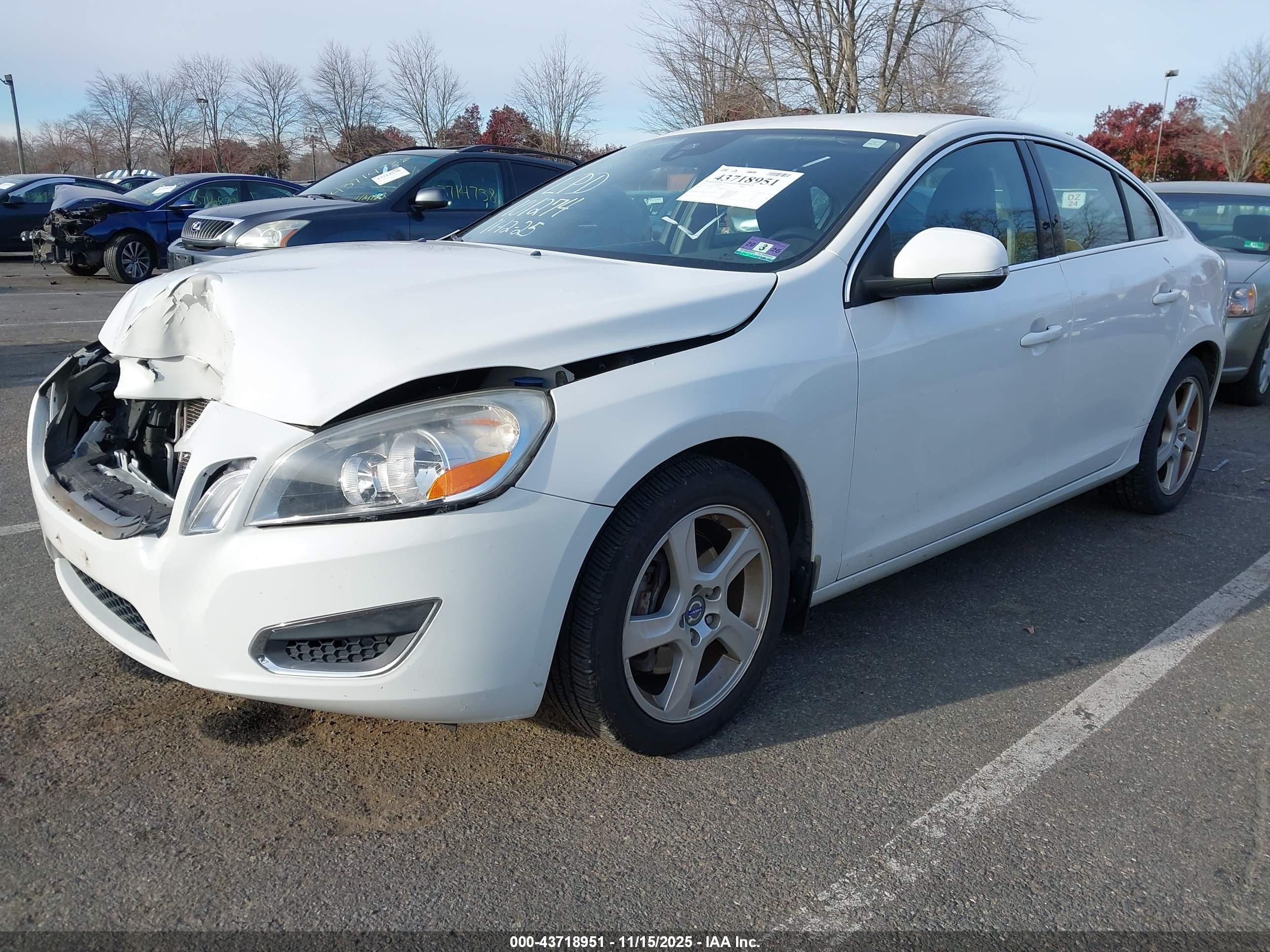 VOLVO S60 image 2