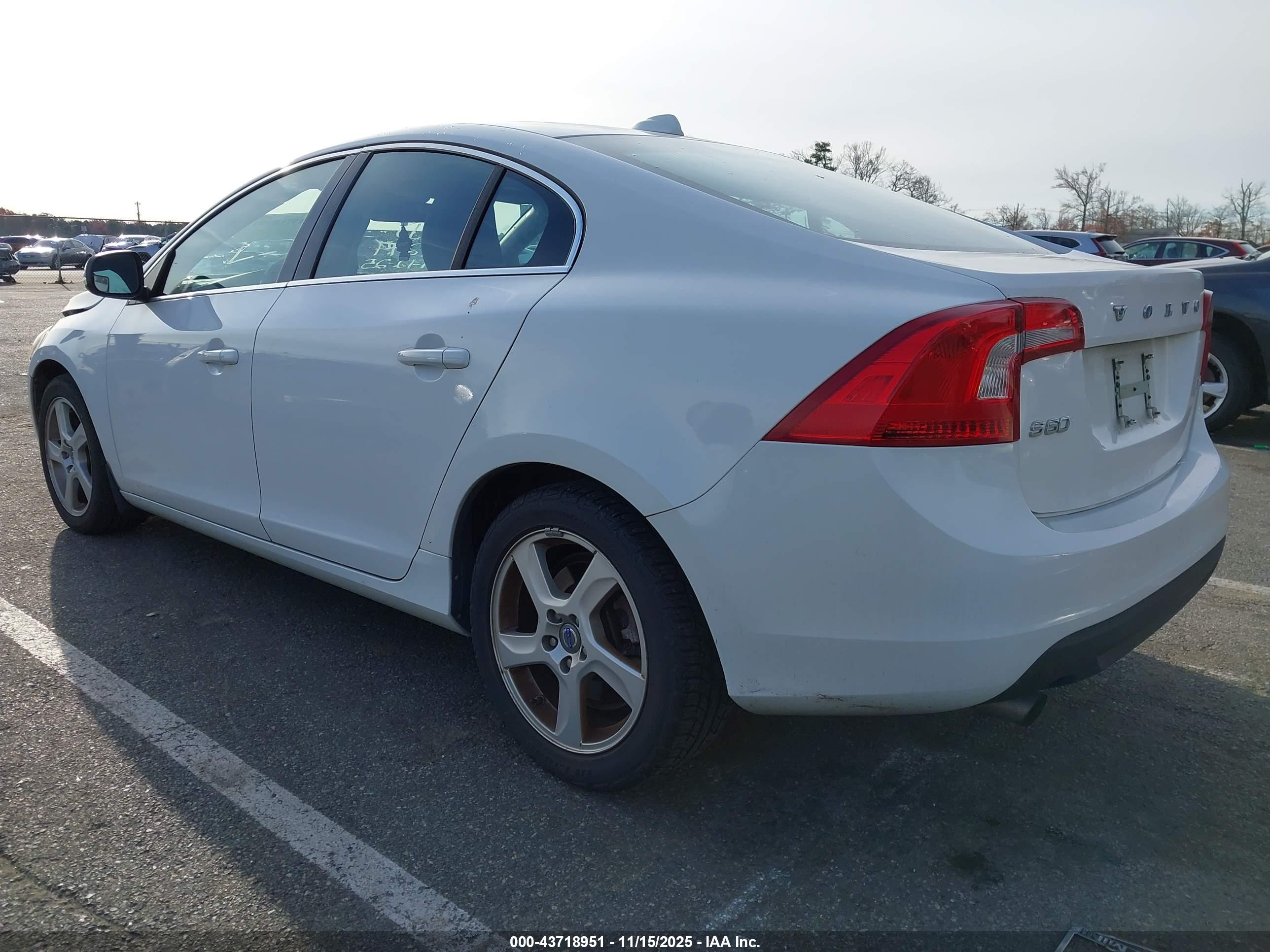 VOLVO S60 image 3