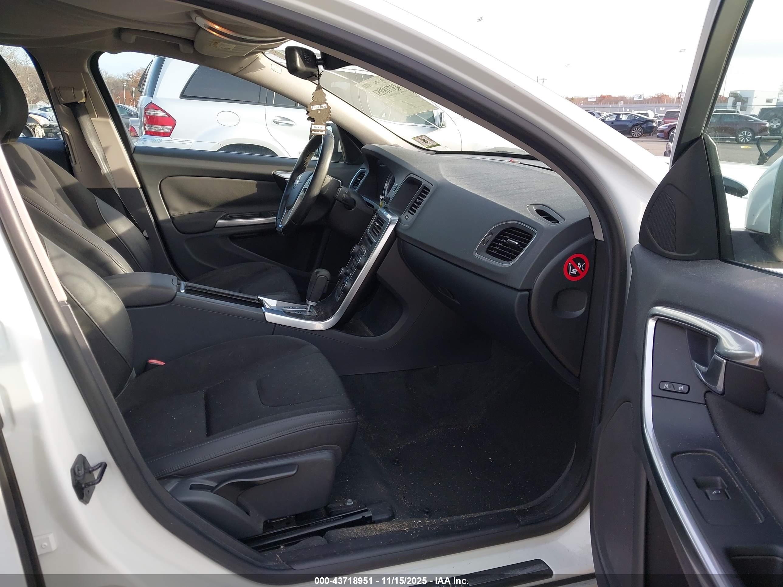VOLVO S60 image 5