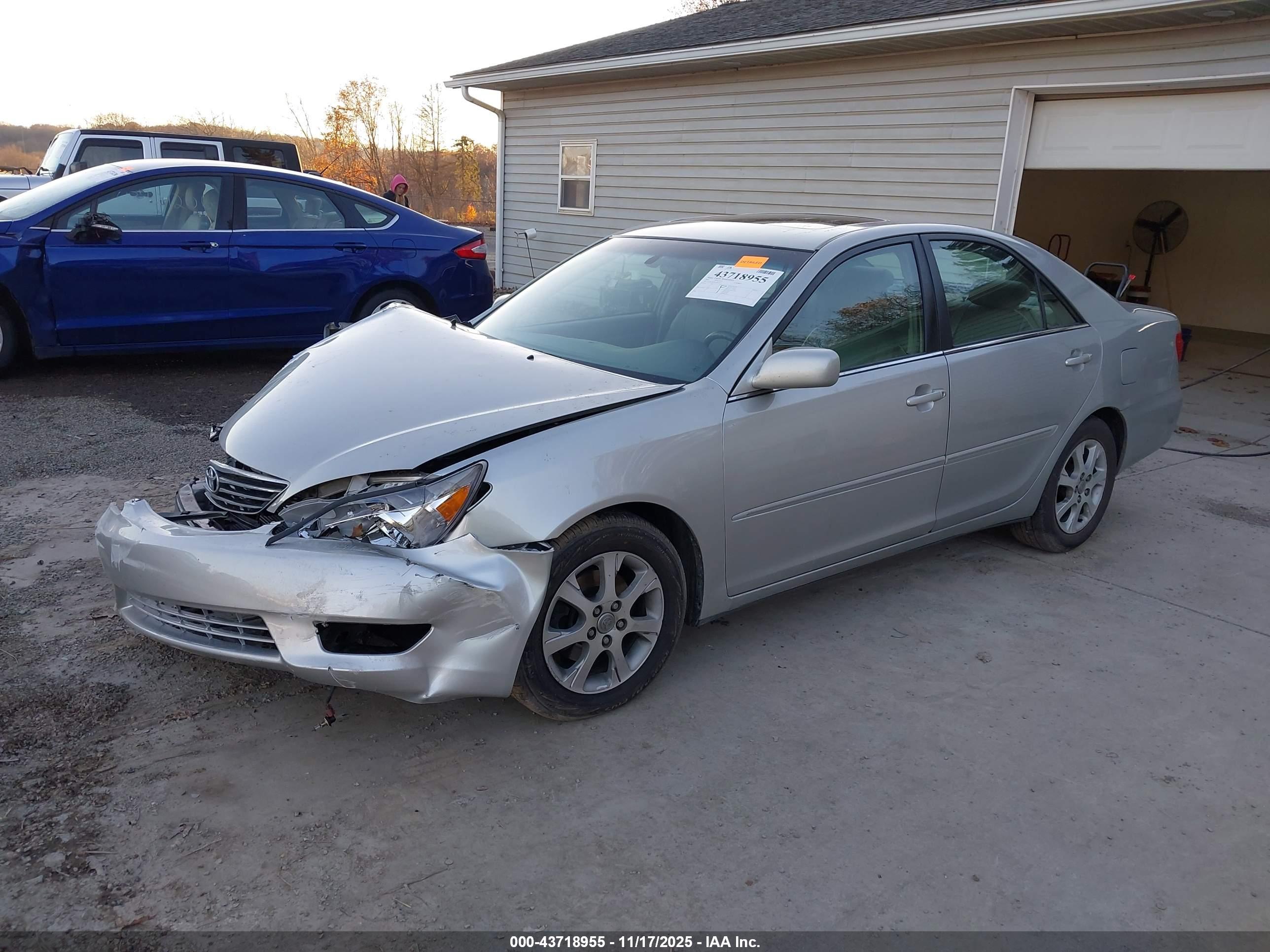 TOYOTA CAMRY image 2
