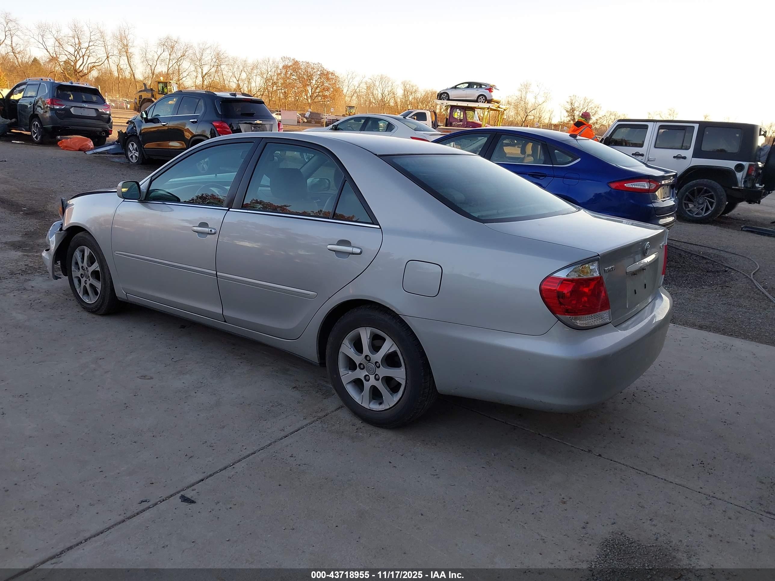 TOYOTA CAMRY image 3