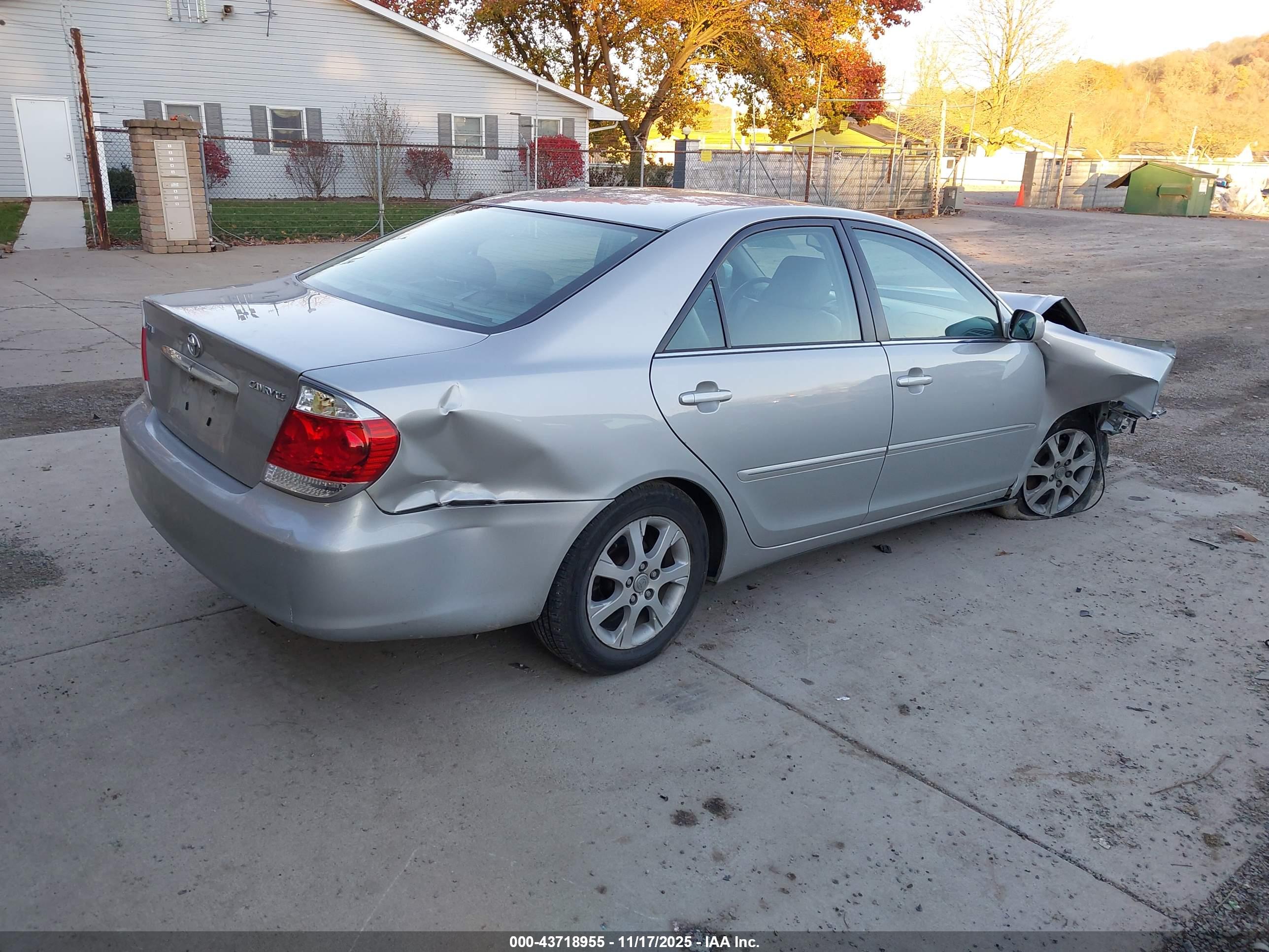 TOYOTA CAMRY image 4