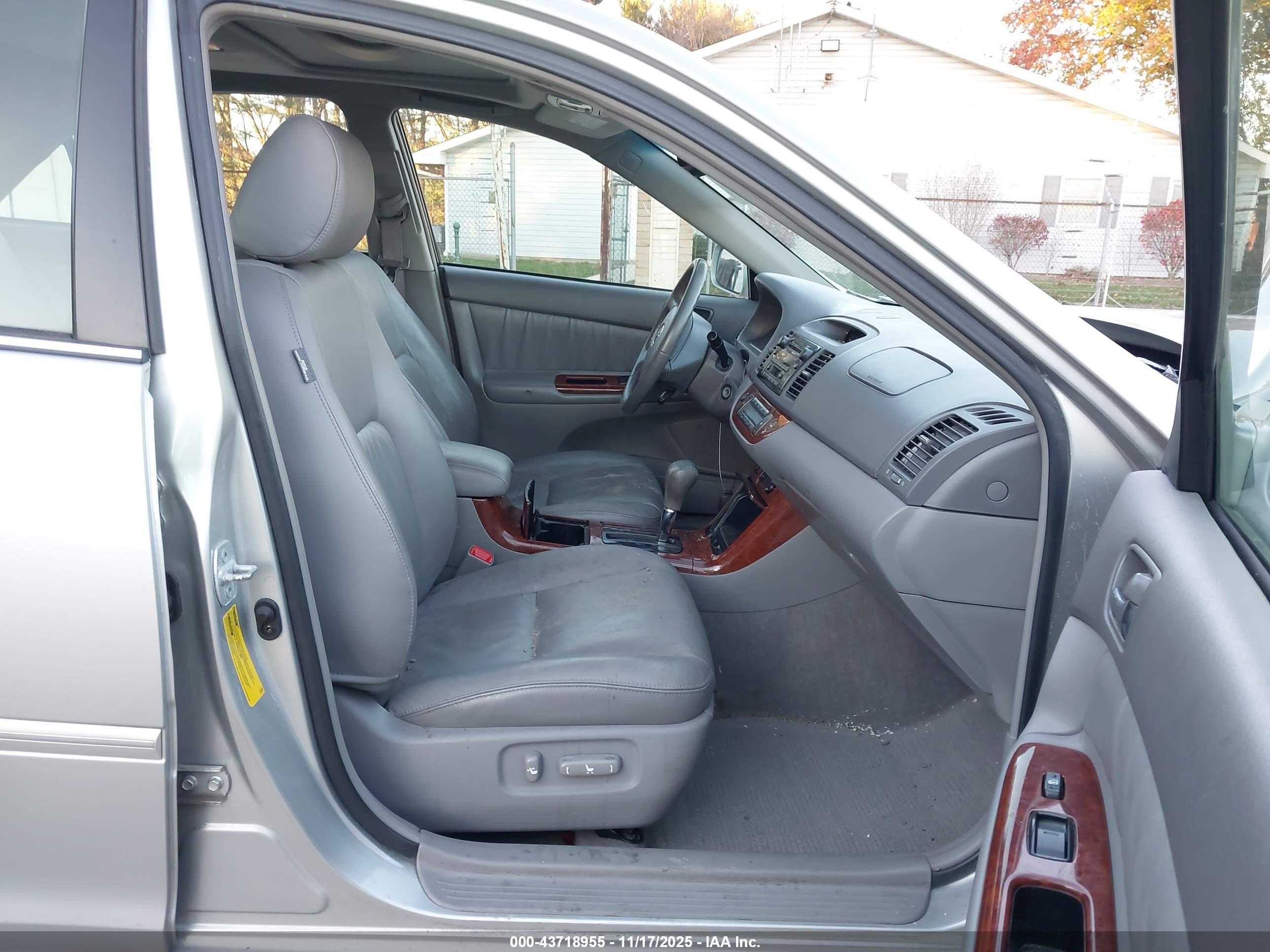 TOYOTA CAMRY image 5