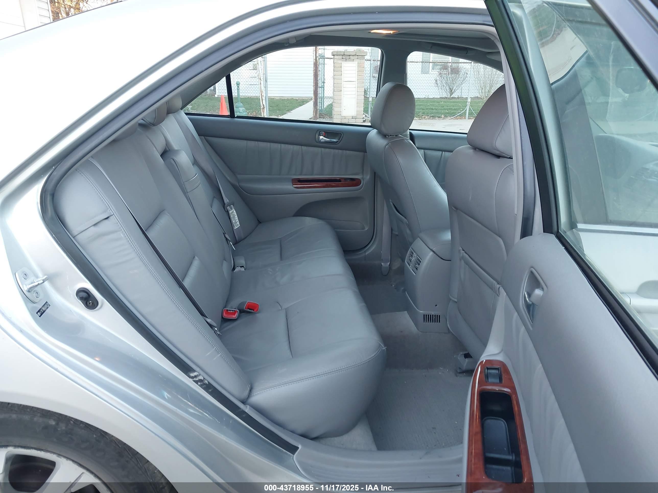 TOYOTA CAMRY image 8