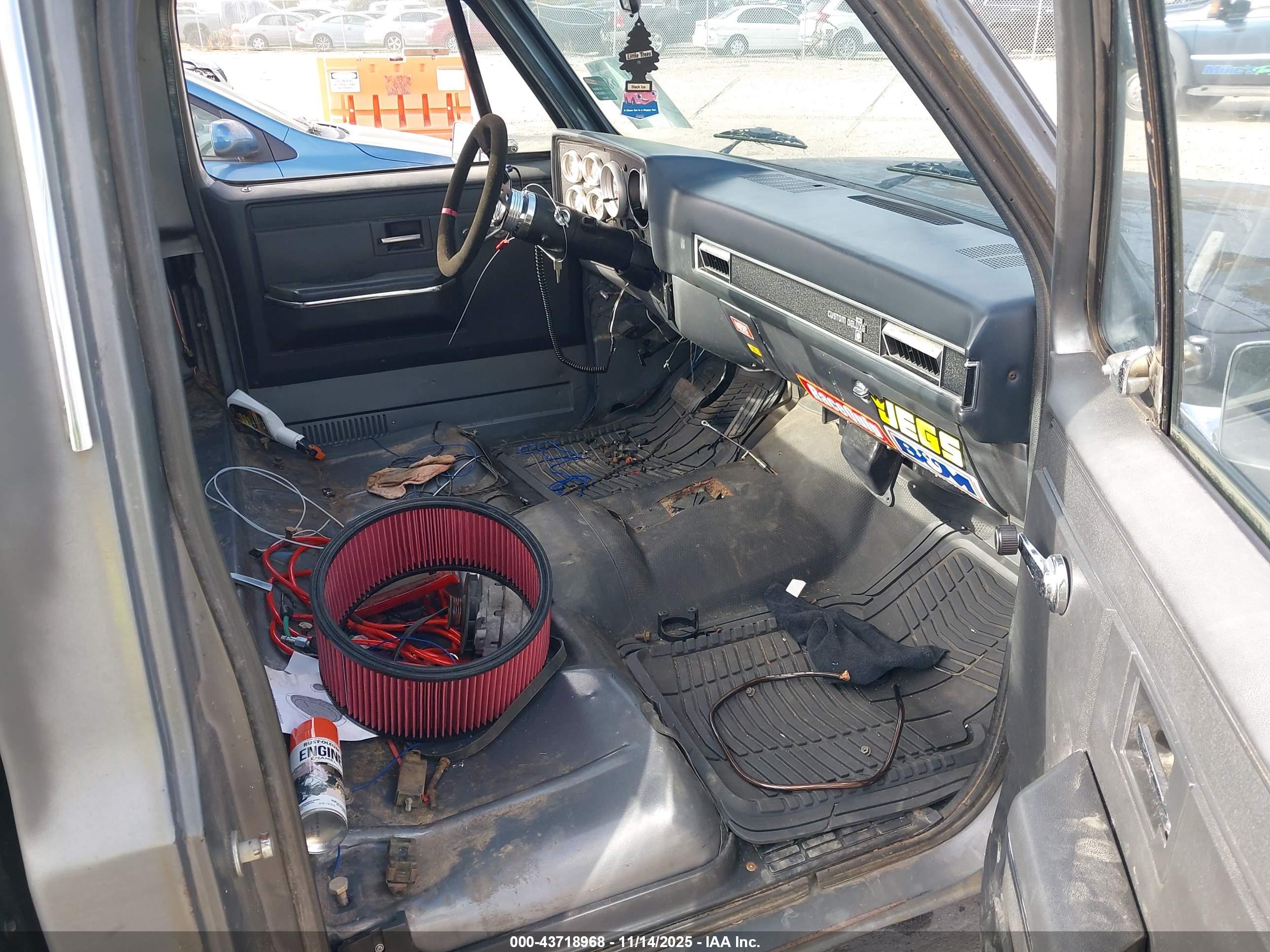 CHEVROLET R10 image 5