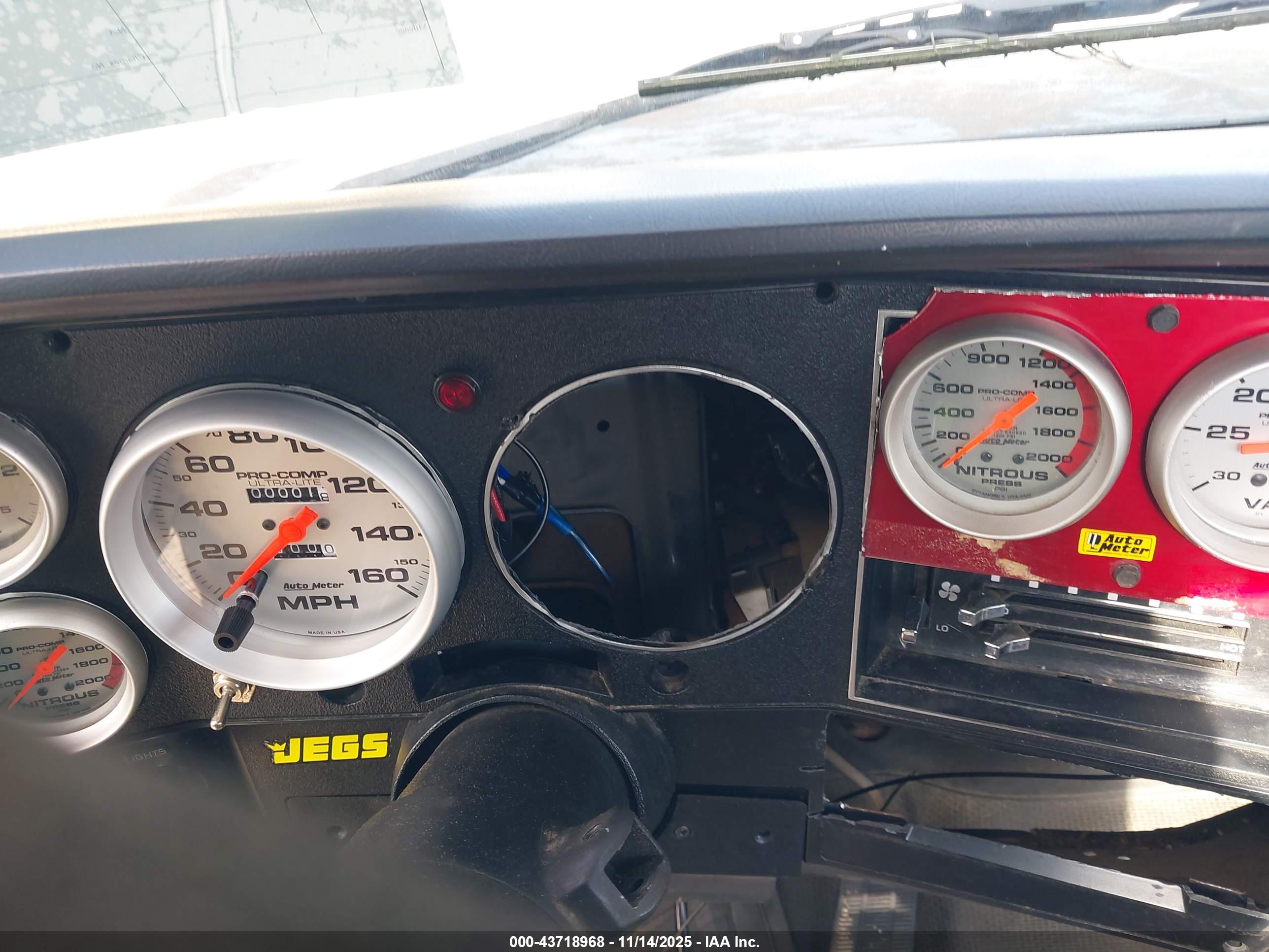 CHEVROLET R10 image 7