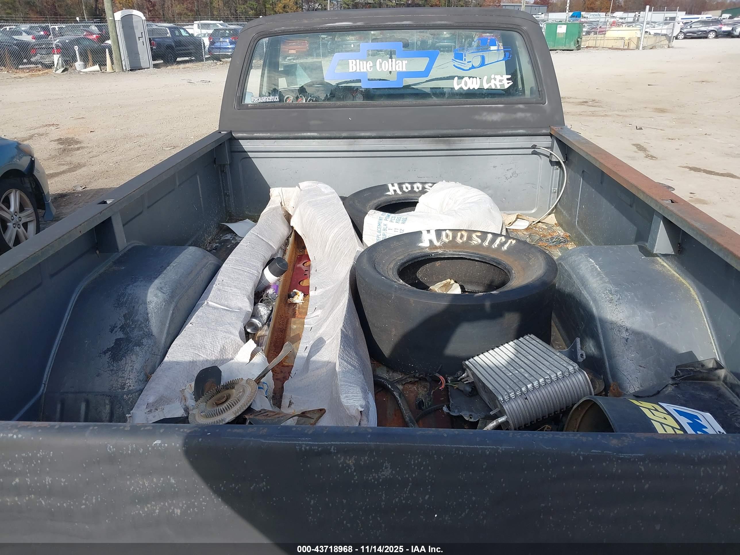 CHEVROLET R10 image 8