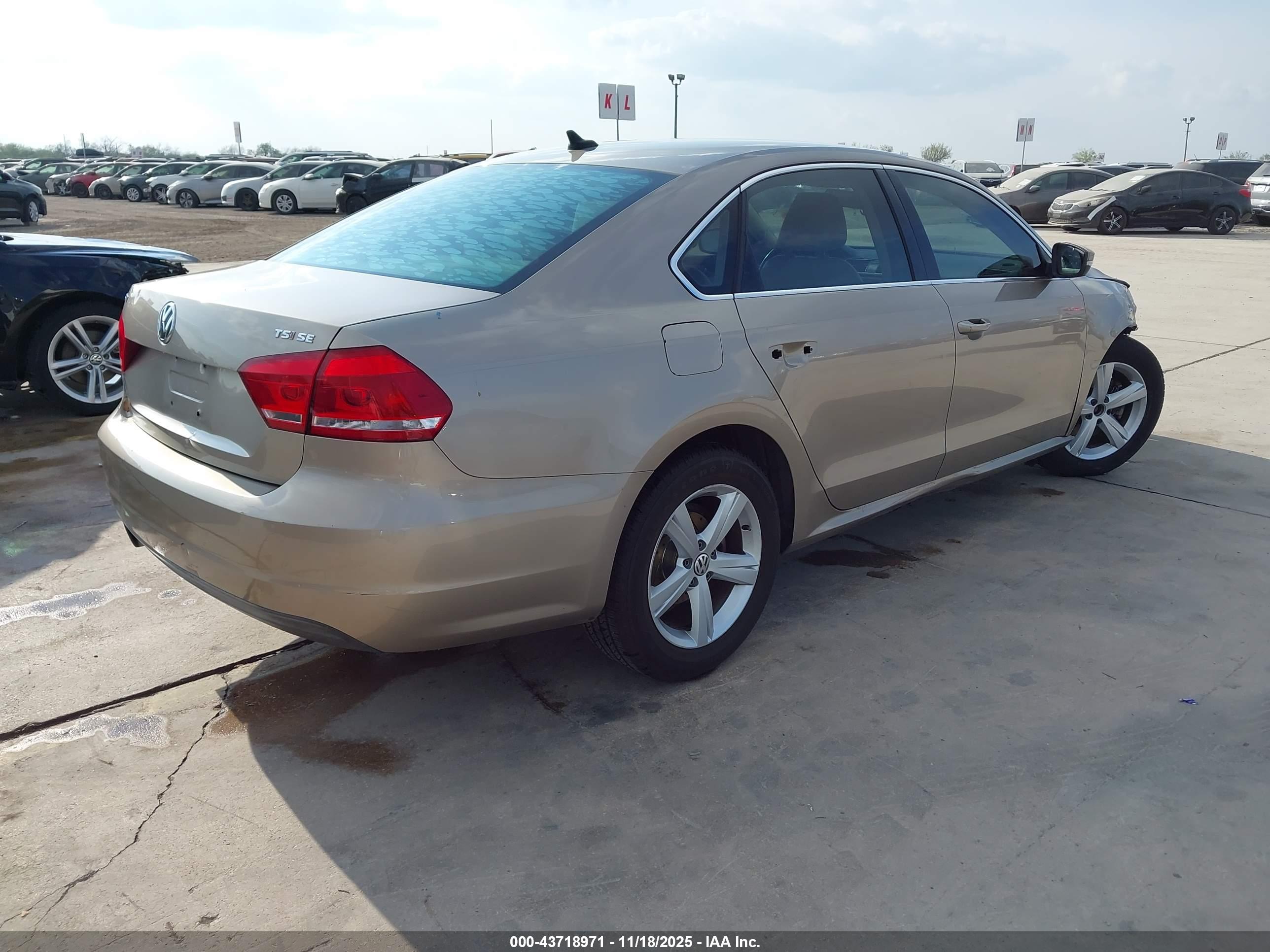 VOLKSWAGEN PASSAT image 4