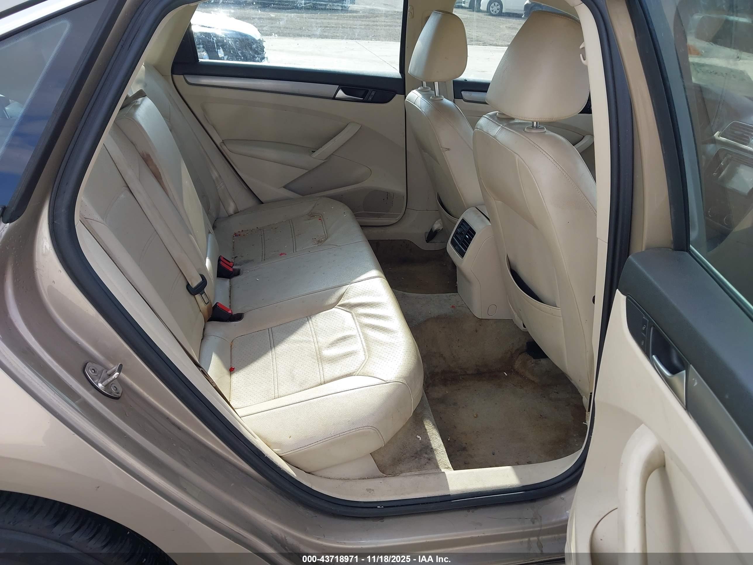 VOLKSWAGEN PASSAT image 8