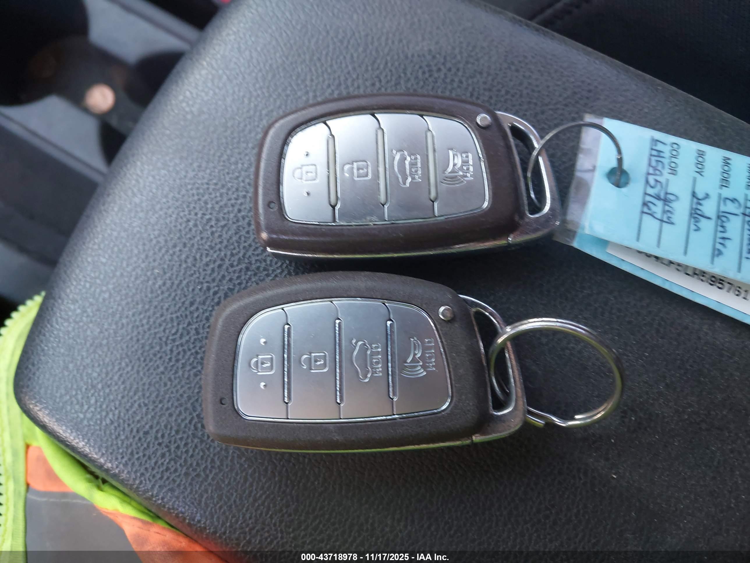 HYUNDAI ELANTRA image 11