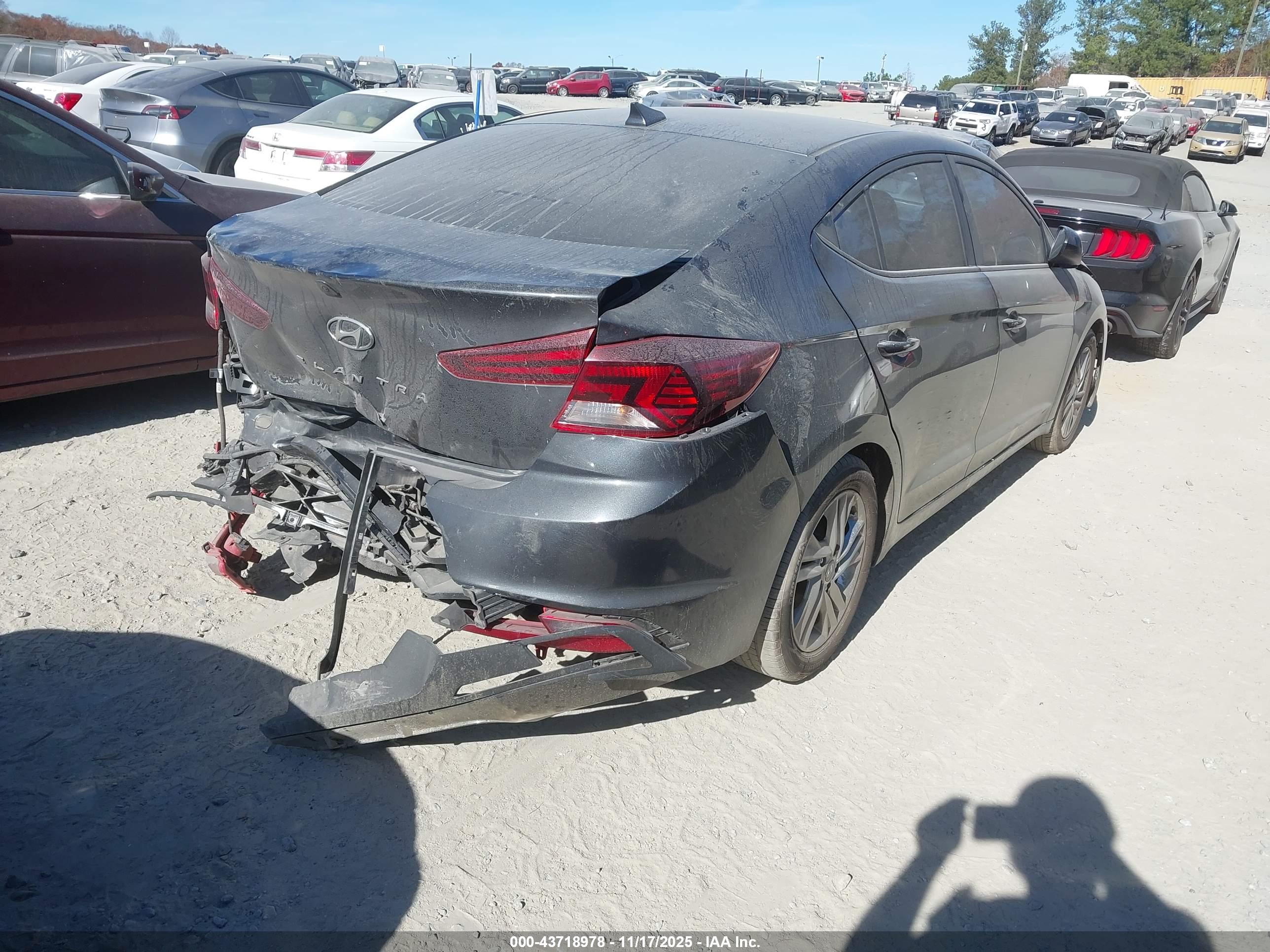 HYUNDAI ELANTRA image 4