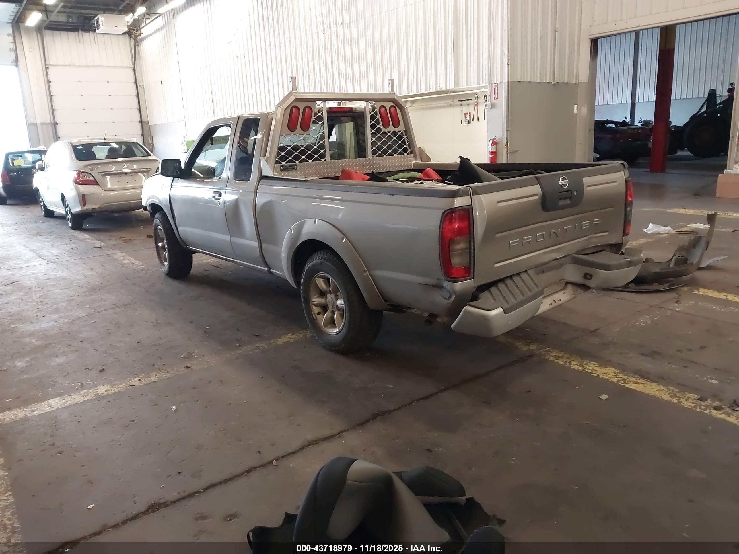 NISSAN FRONTIER image 3