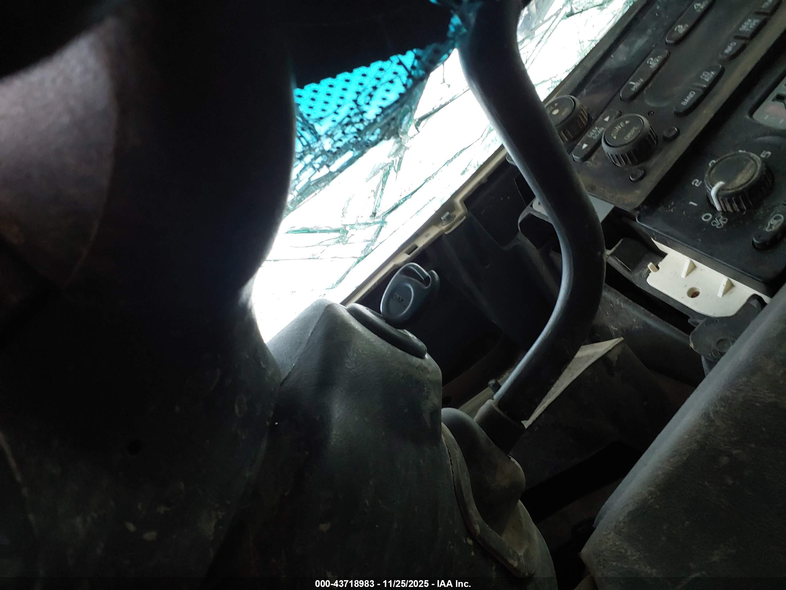 GMC SIERRA image 11