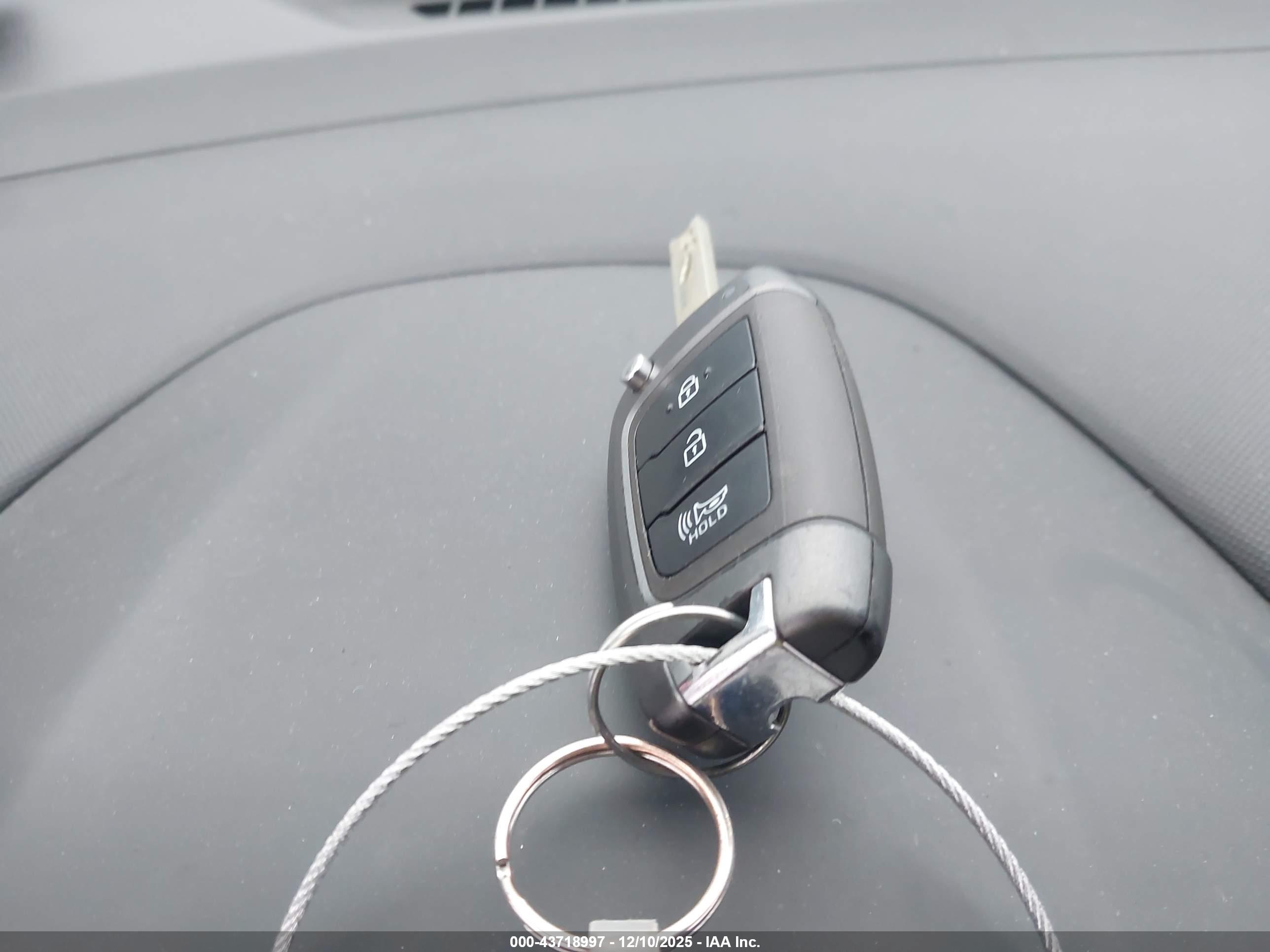 HYUNDAI VENUE image 11