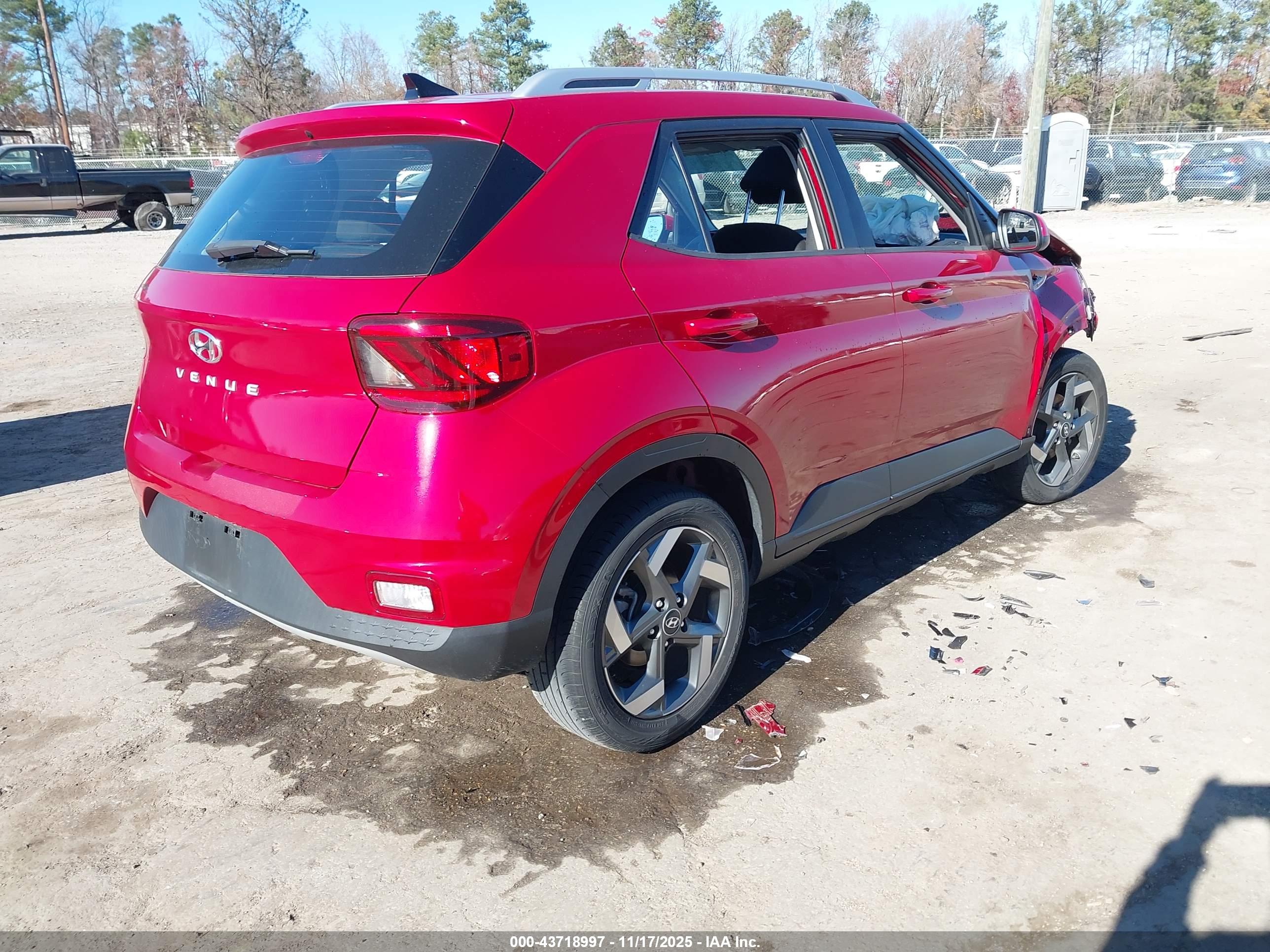 HYUNDAI VENUE image 4