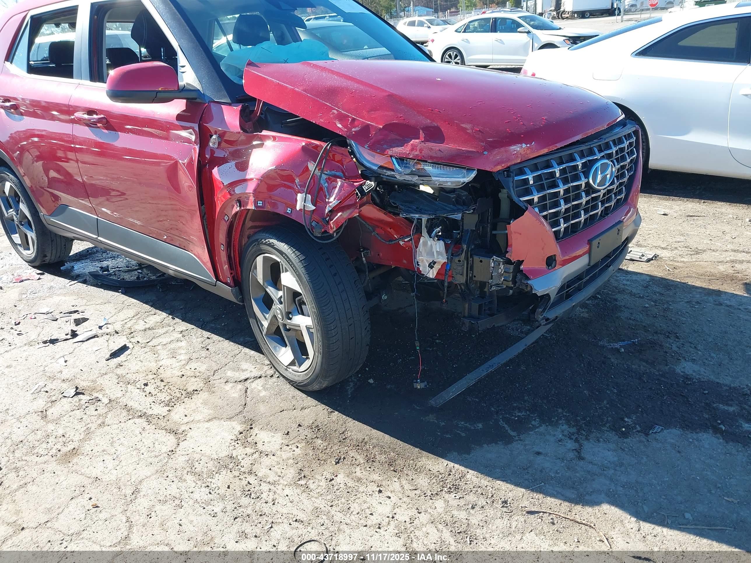 HYUNDAI VENUE image 6