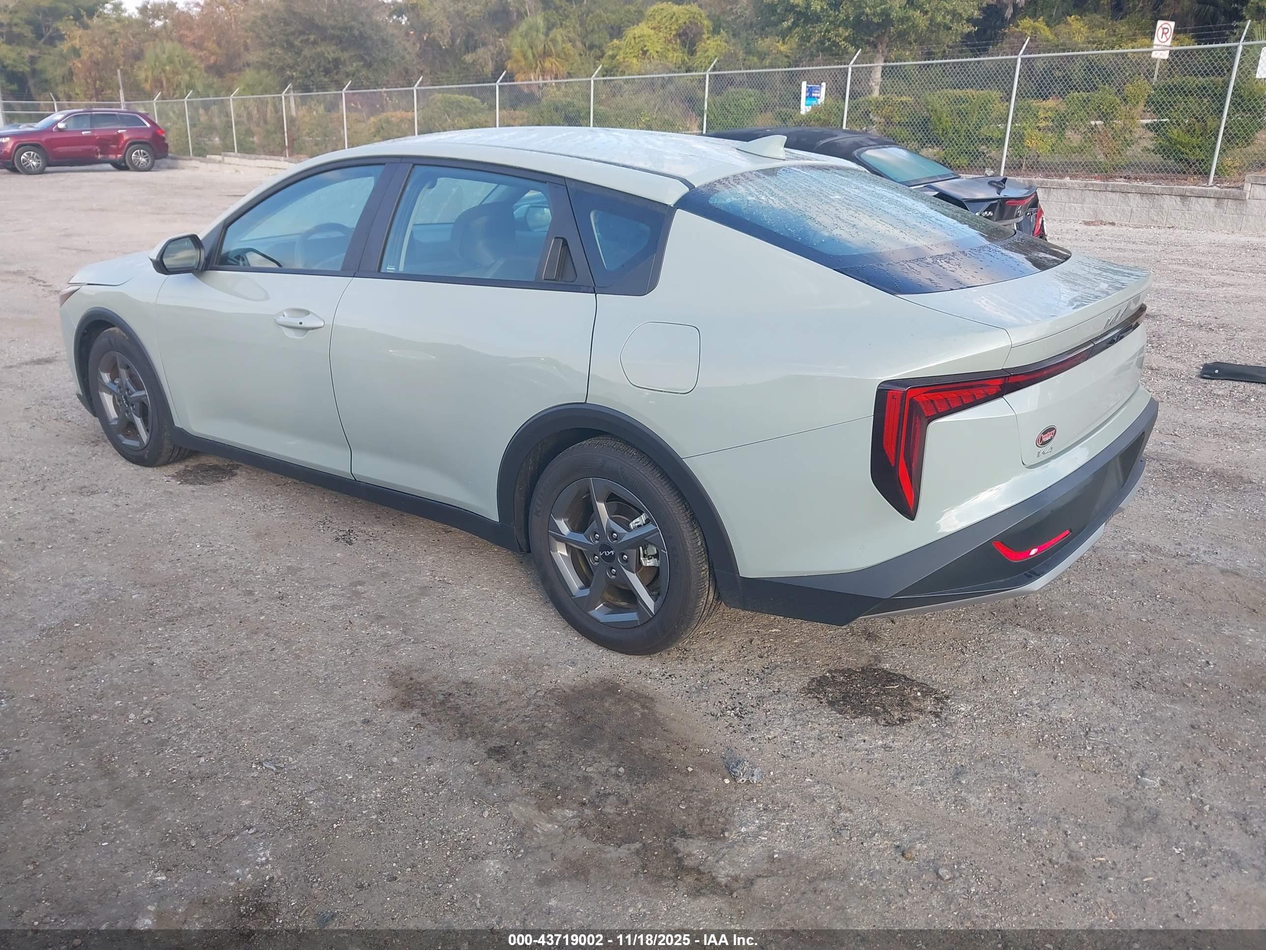 KIA K4 image 3