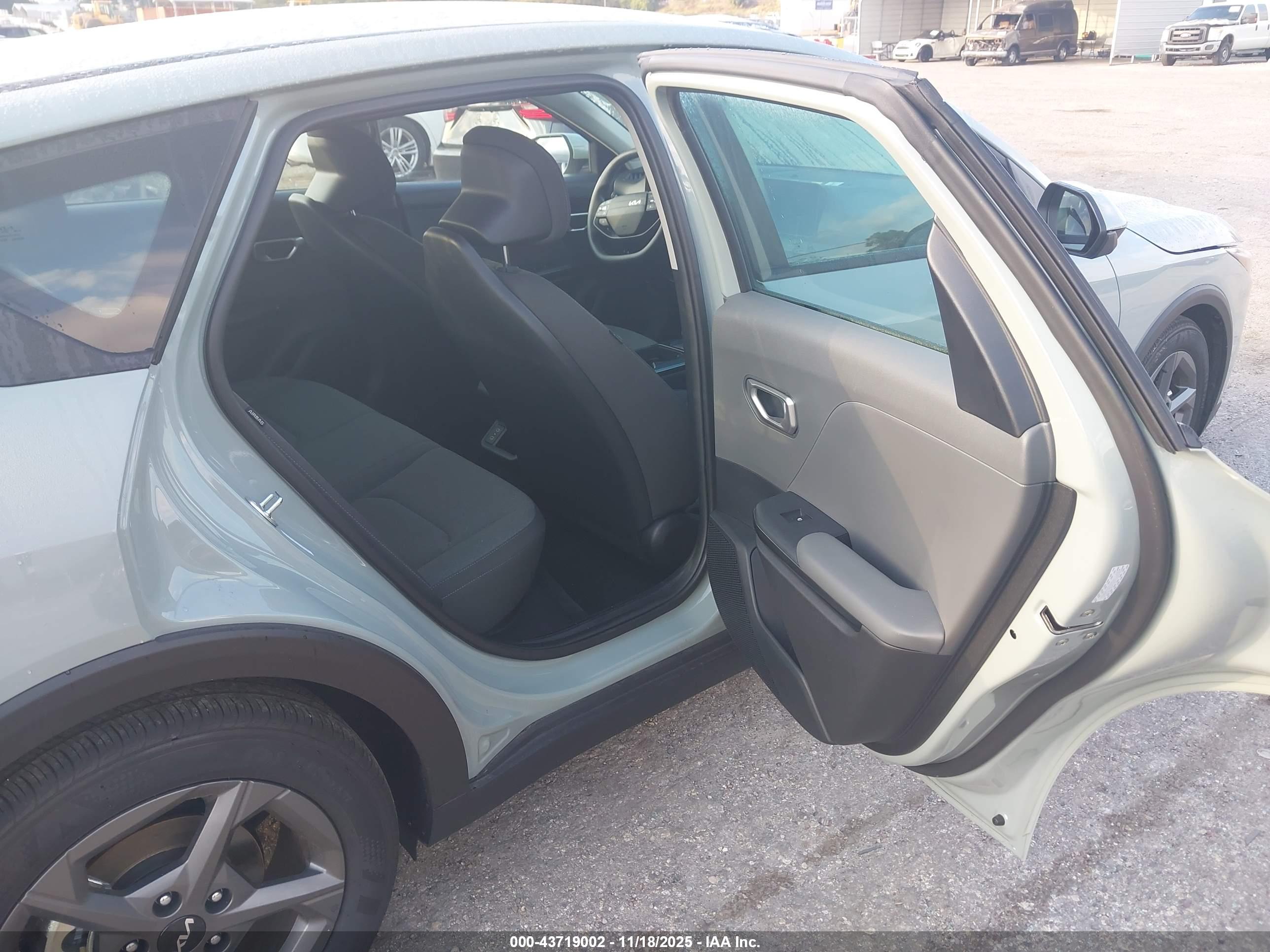 KIA K4 image 8