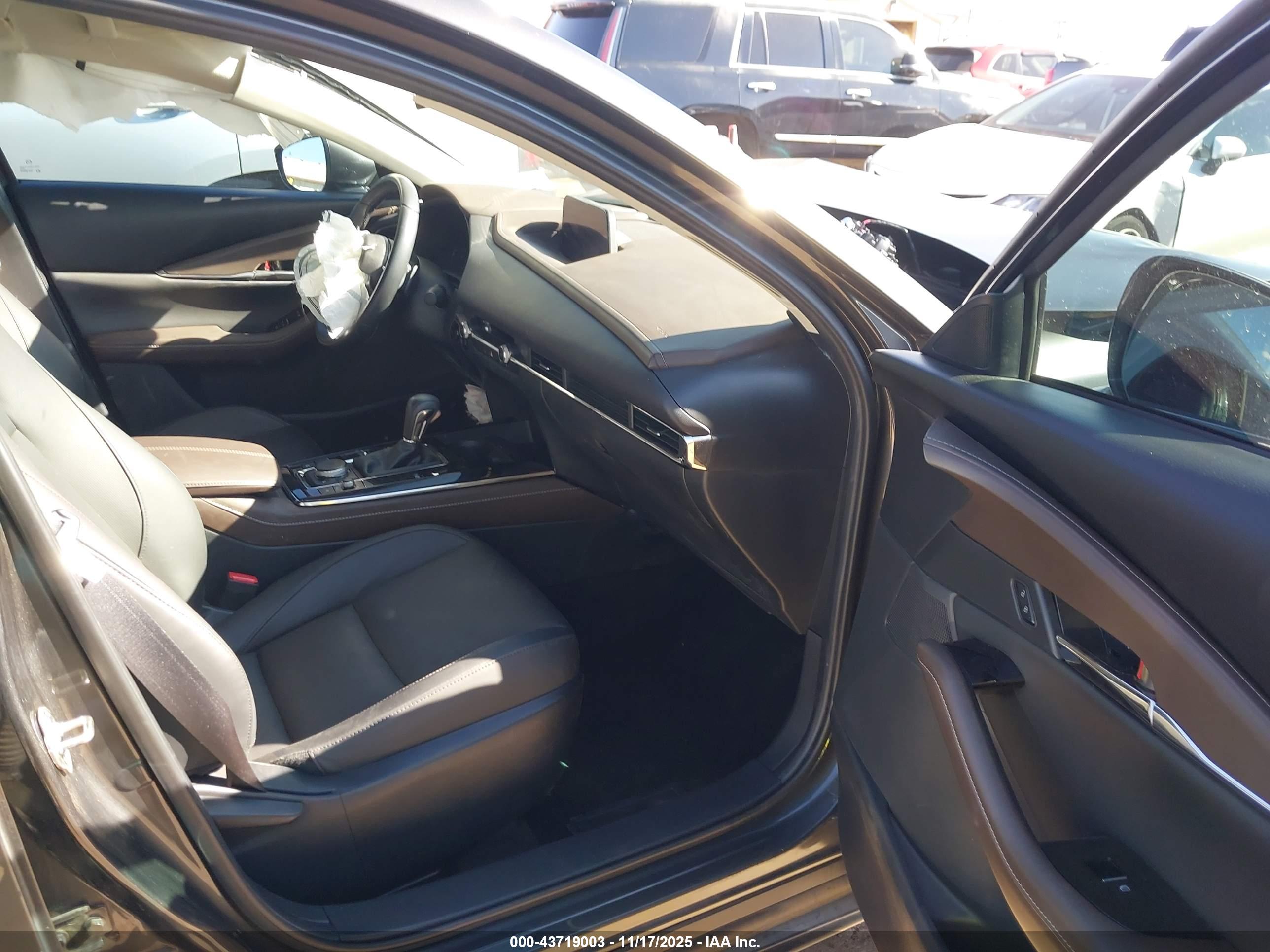 MAZDA CX-30 image 5