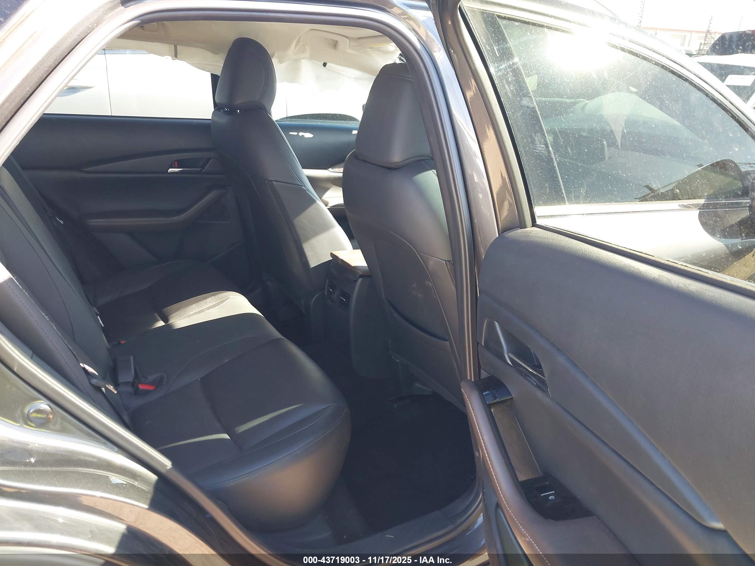 MAZDA CX-30 image 8