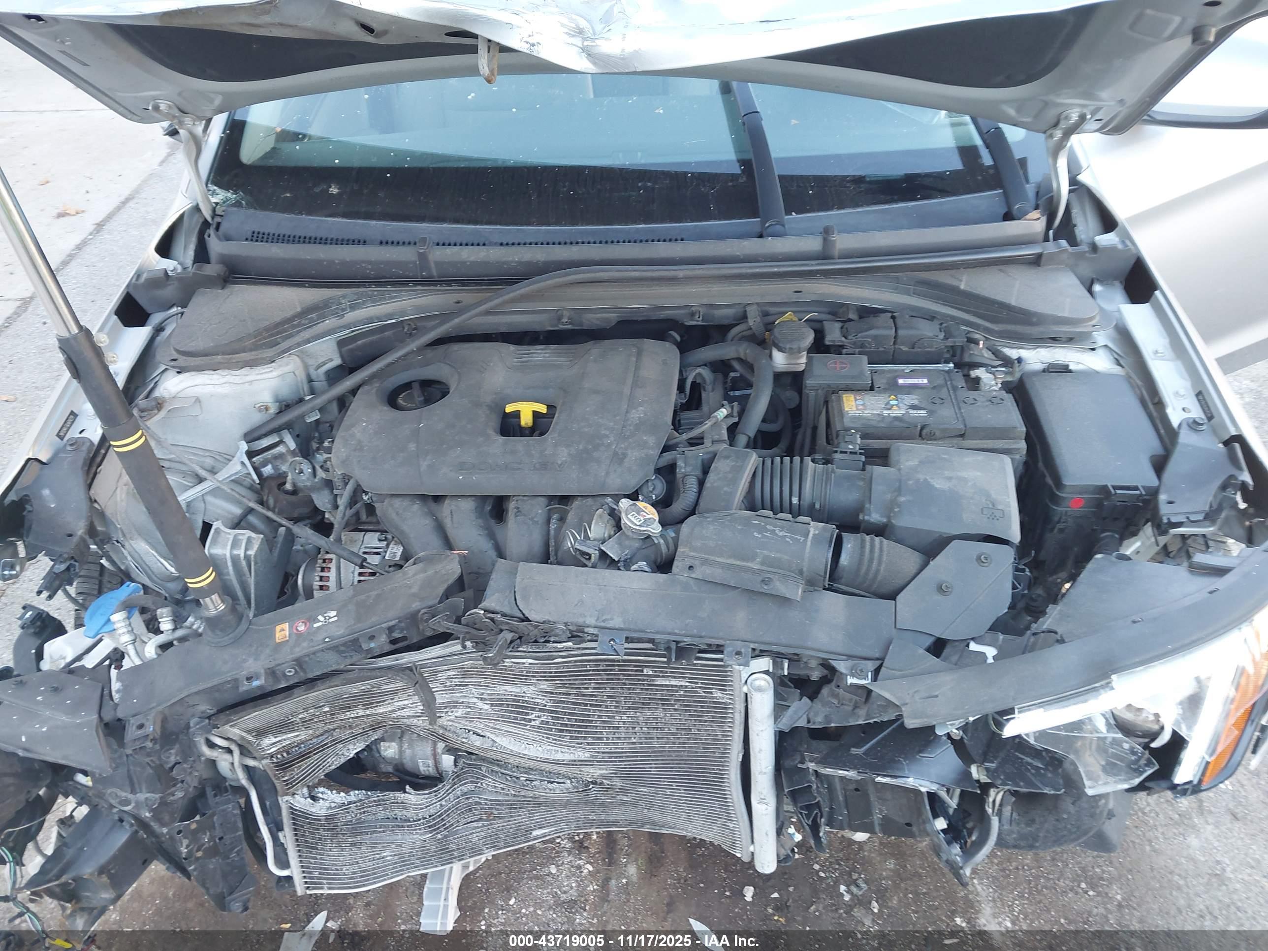 HYUNDAI ELANTRA image 10
