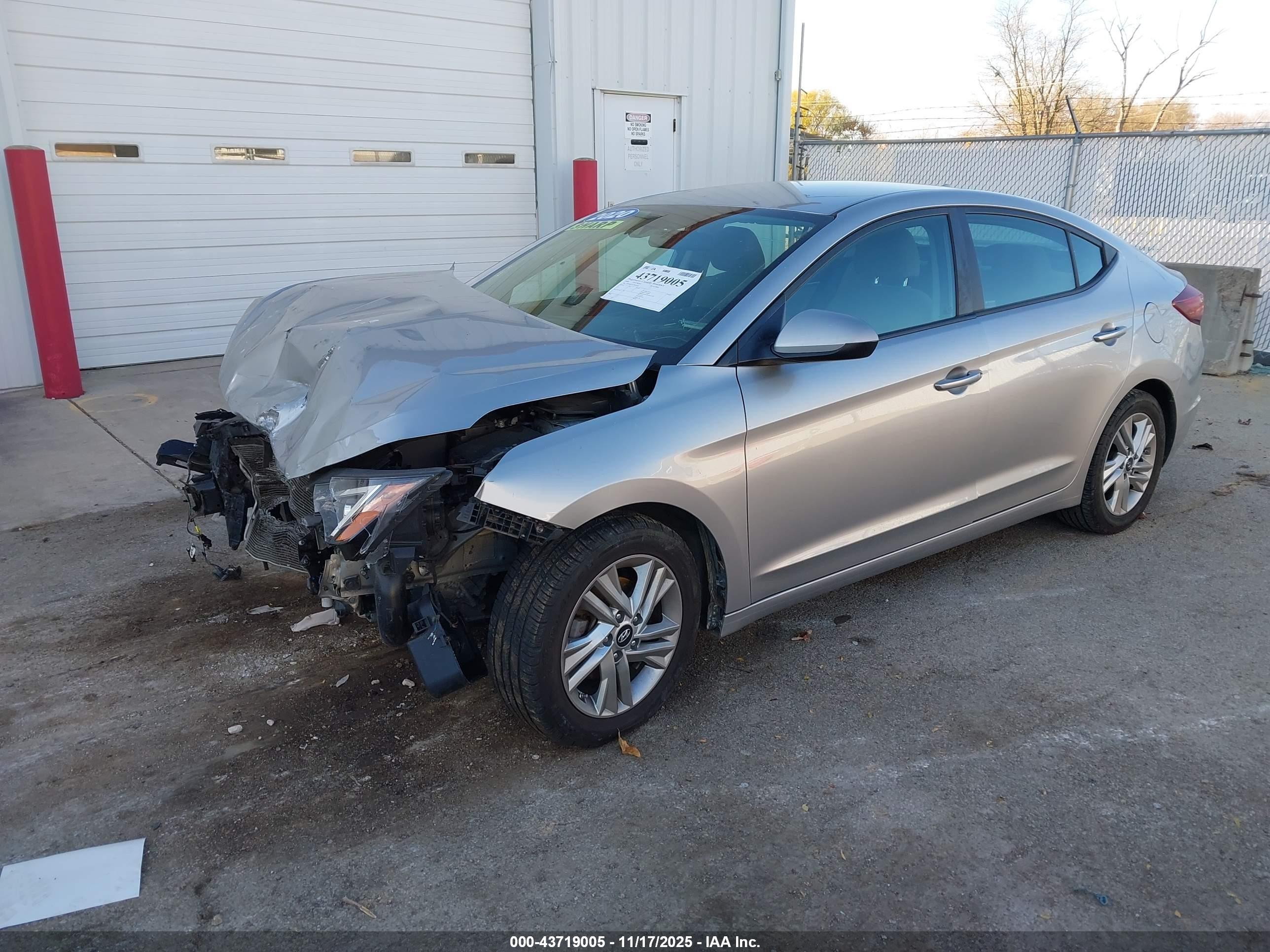 HYUNDAI ELANTRA image 2