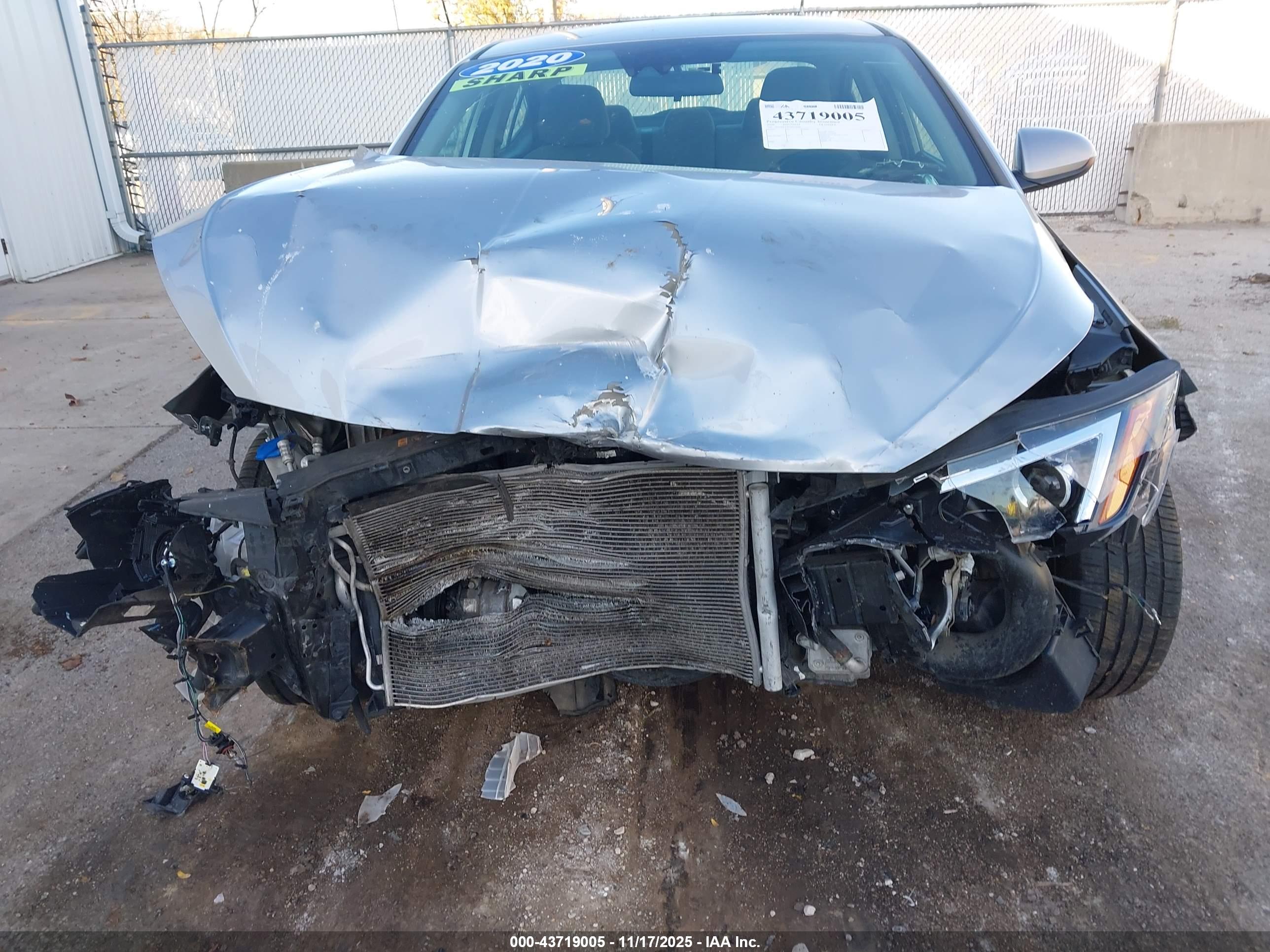 HYUNDAI ELANTRA image 6