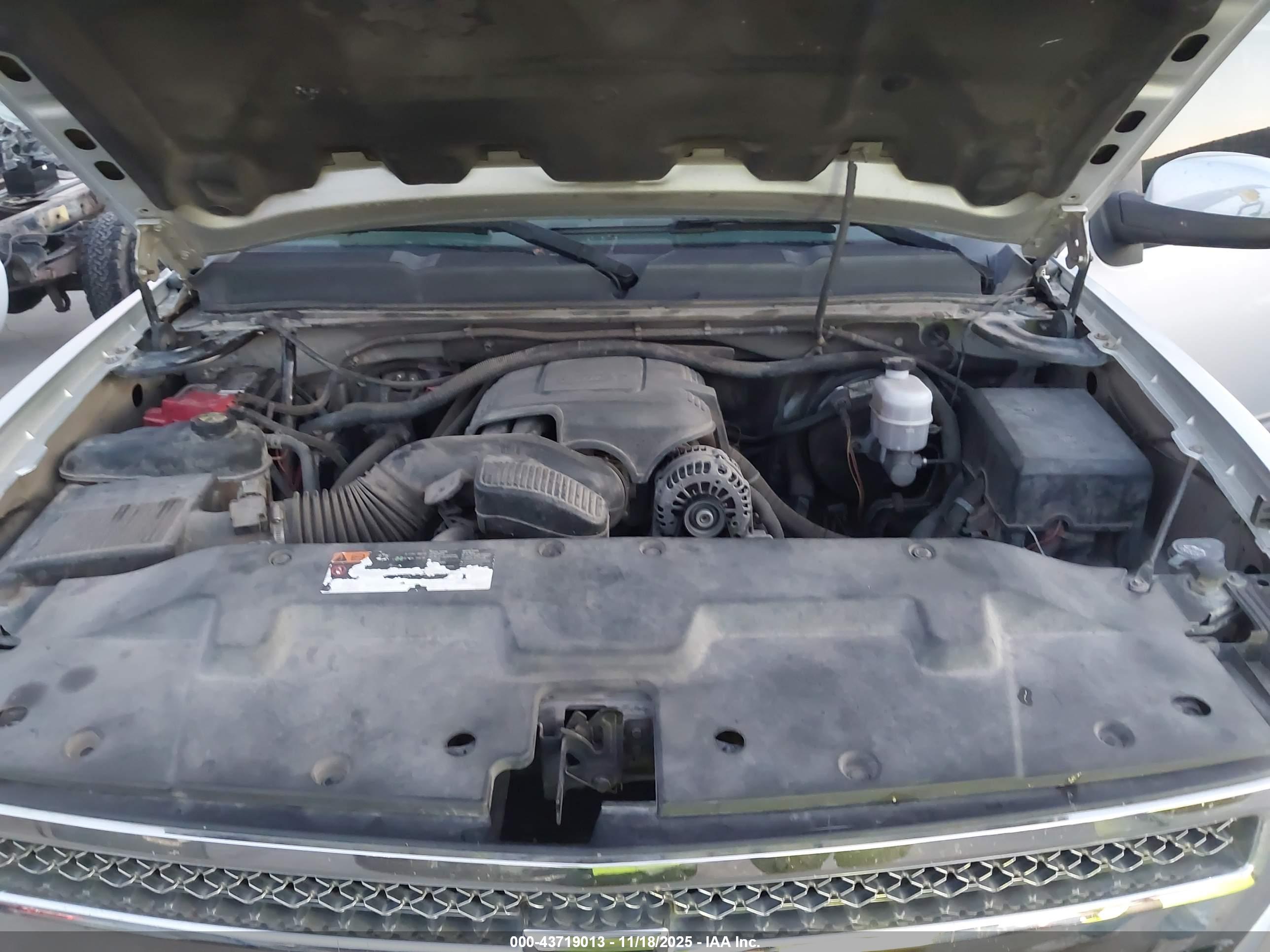 CHEVROLET SILVERADO image 10