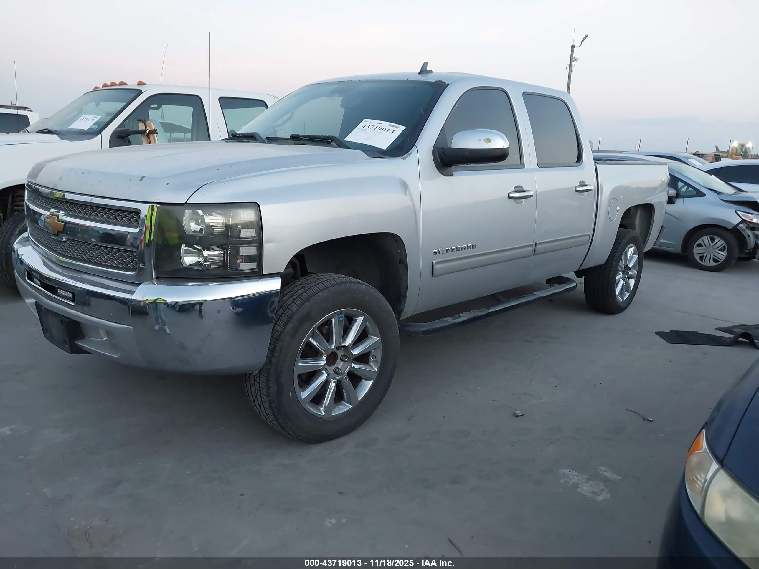CHEVROLET SILVERADO image 2