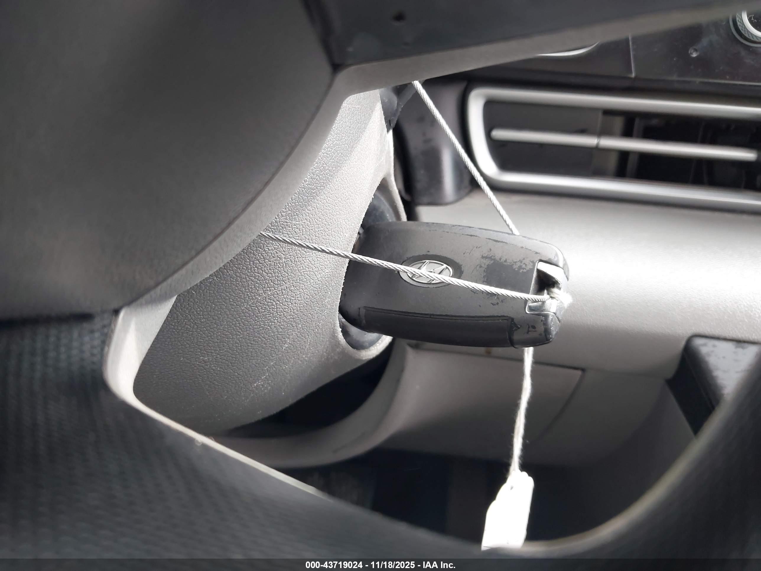 HYUNDAI ELANTRA image 11