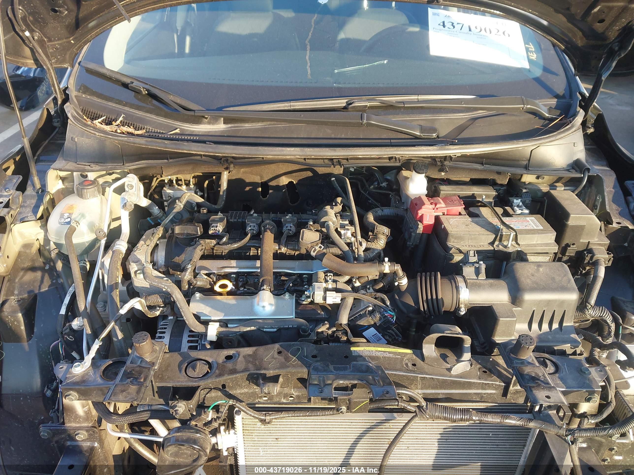 NISSAN VERSA image 10