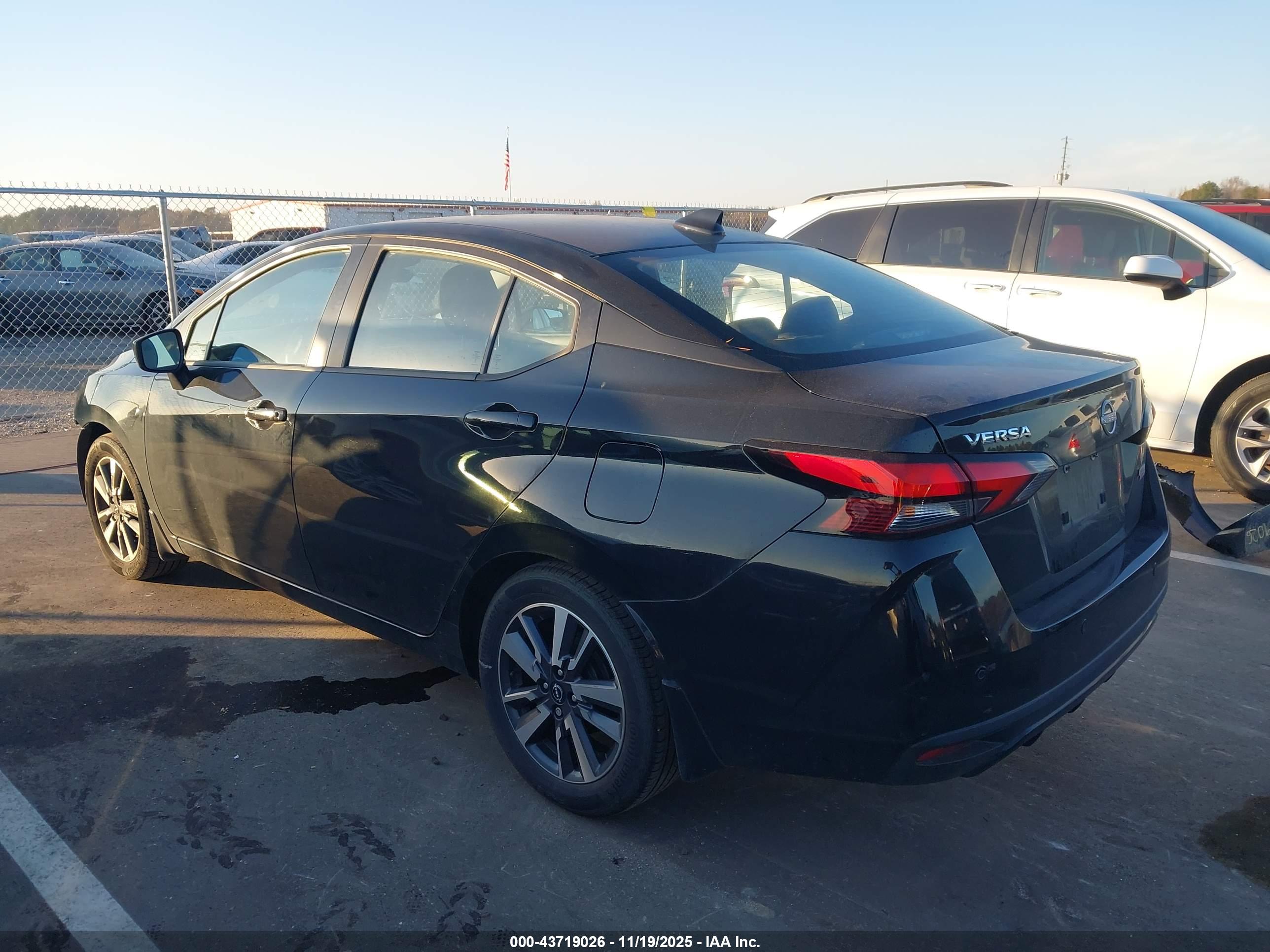 NISSAN VERSA image 3