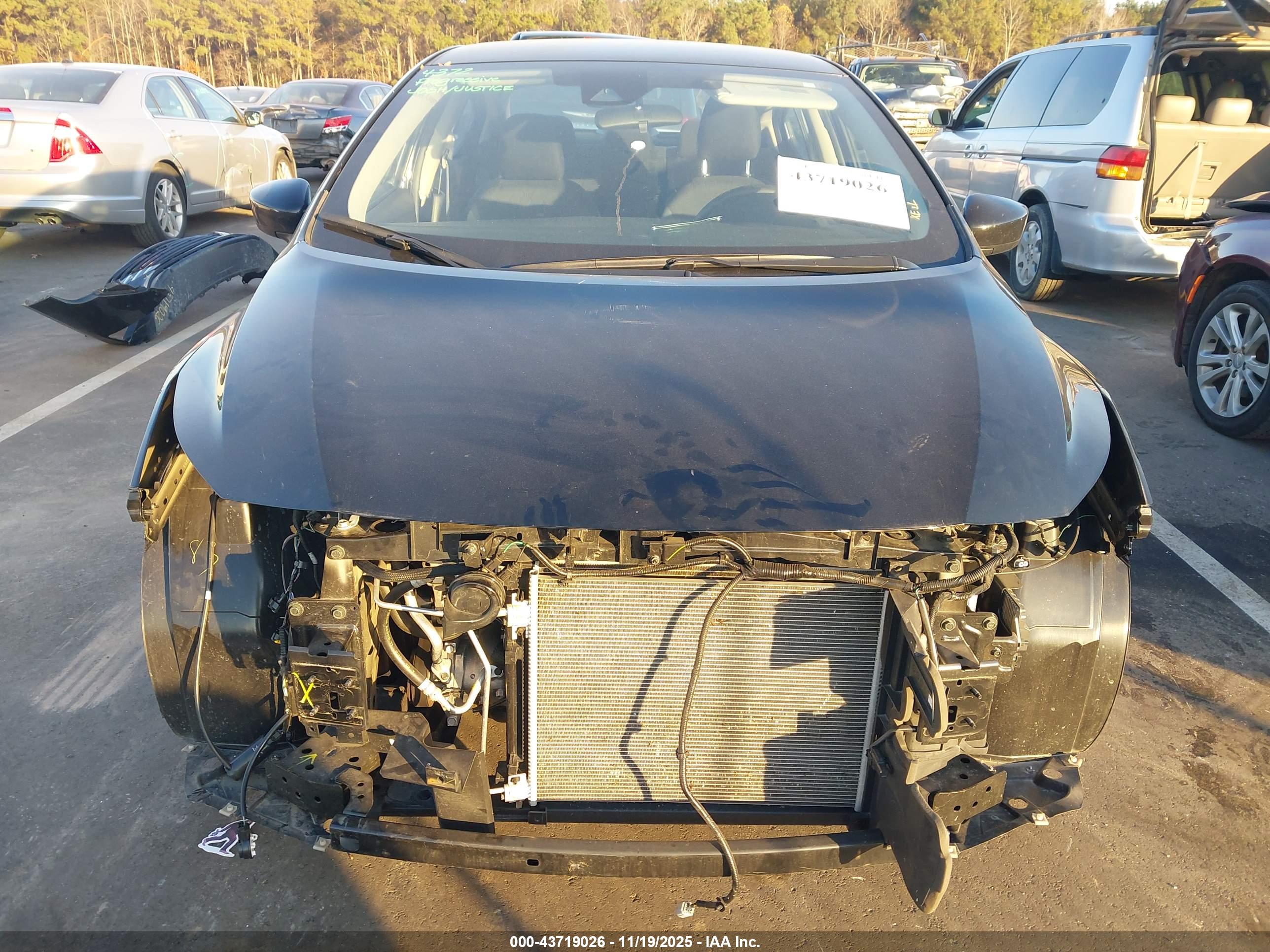 NISSAN VERSA image 6