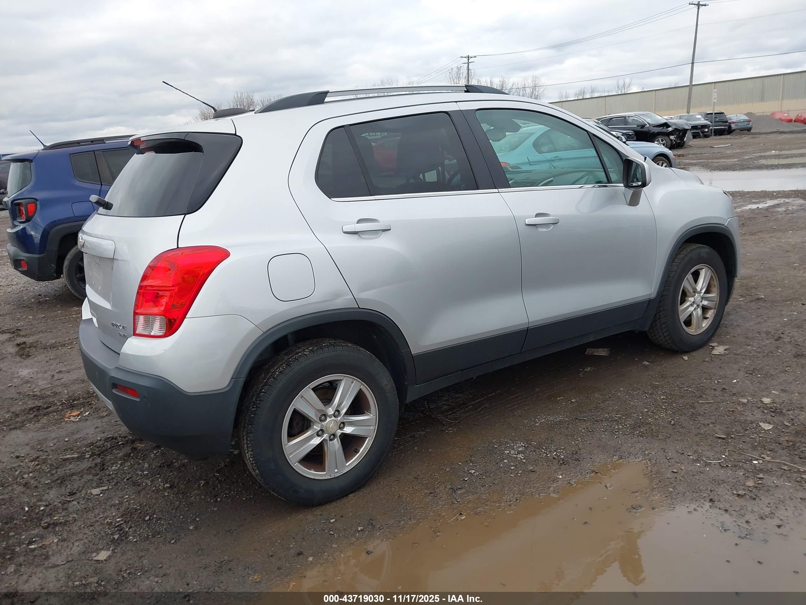 CHEVROLET TRAX image 4