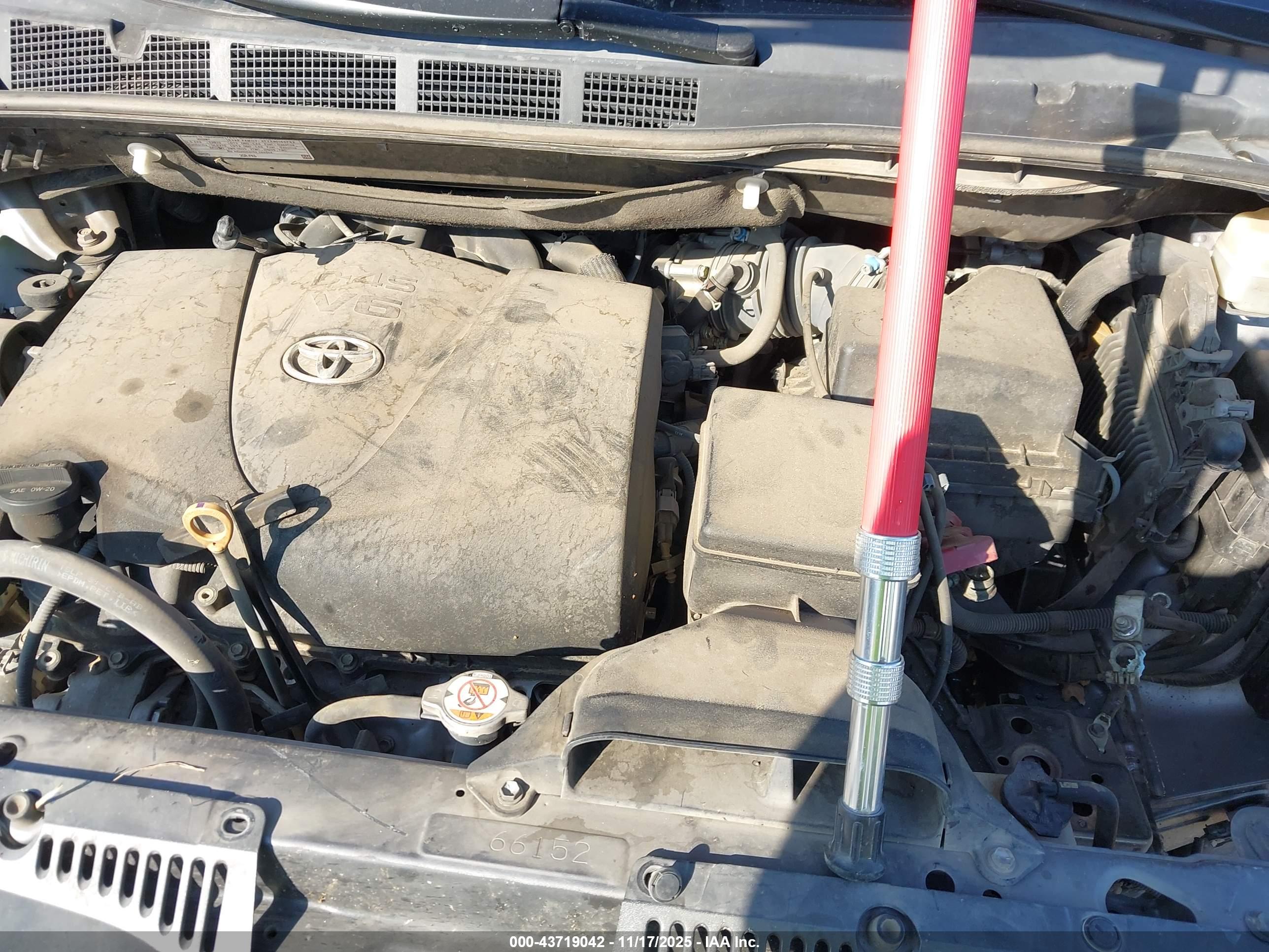 TOYOTA SIENNA image 10