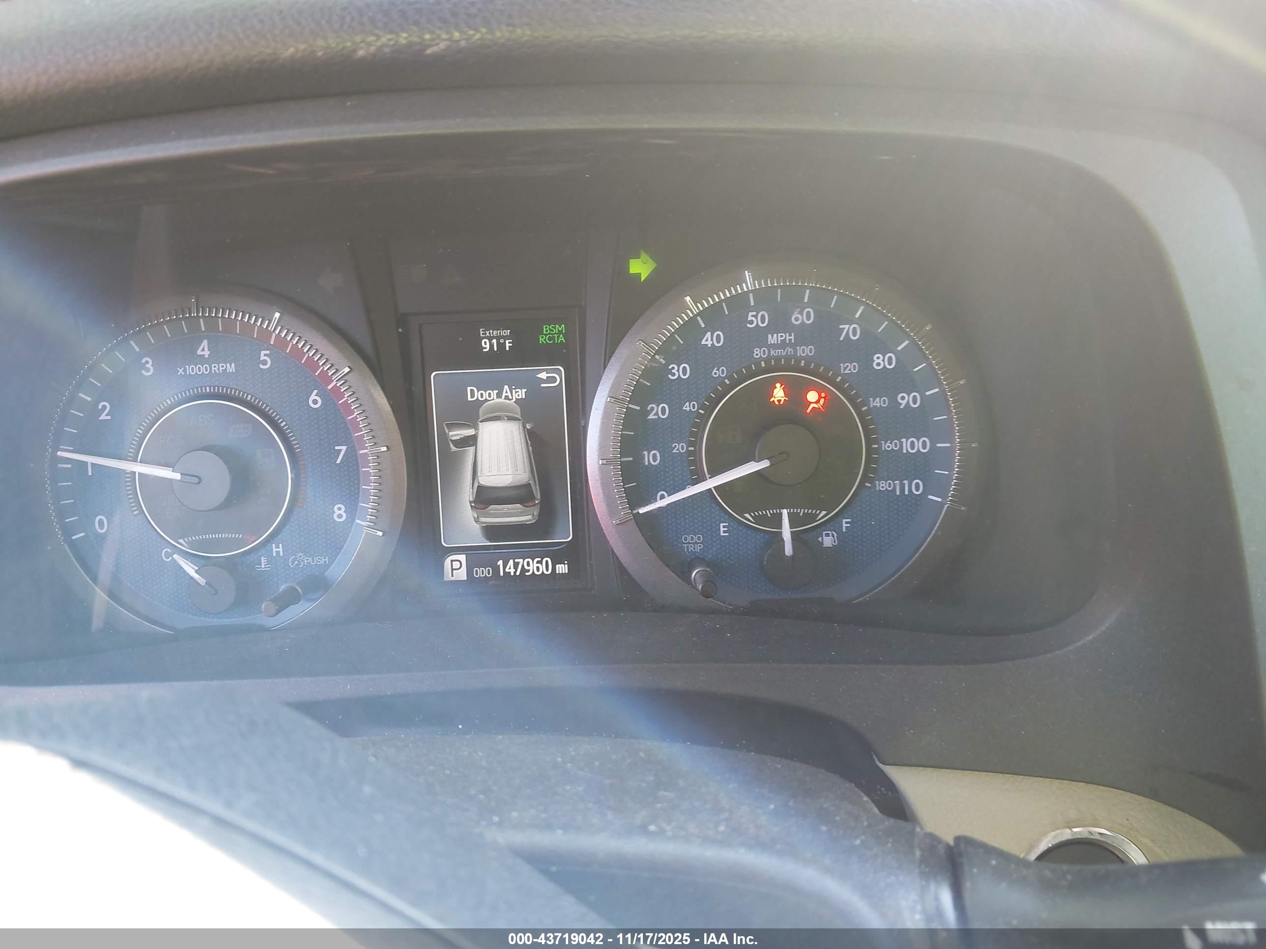 TOYOTA SIENNA image 7
