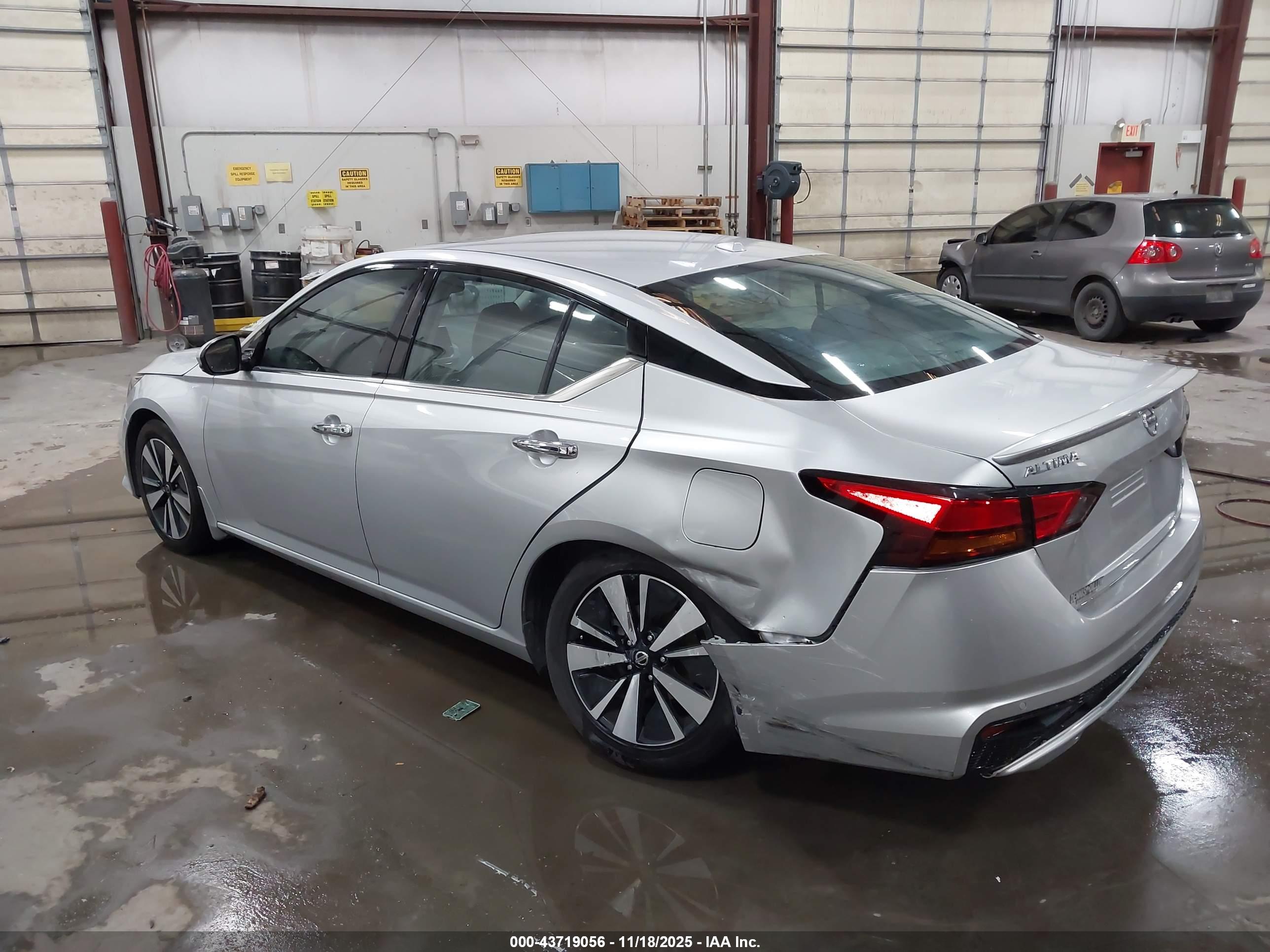 NISSAN ALTIMA image 3