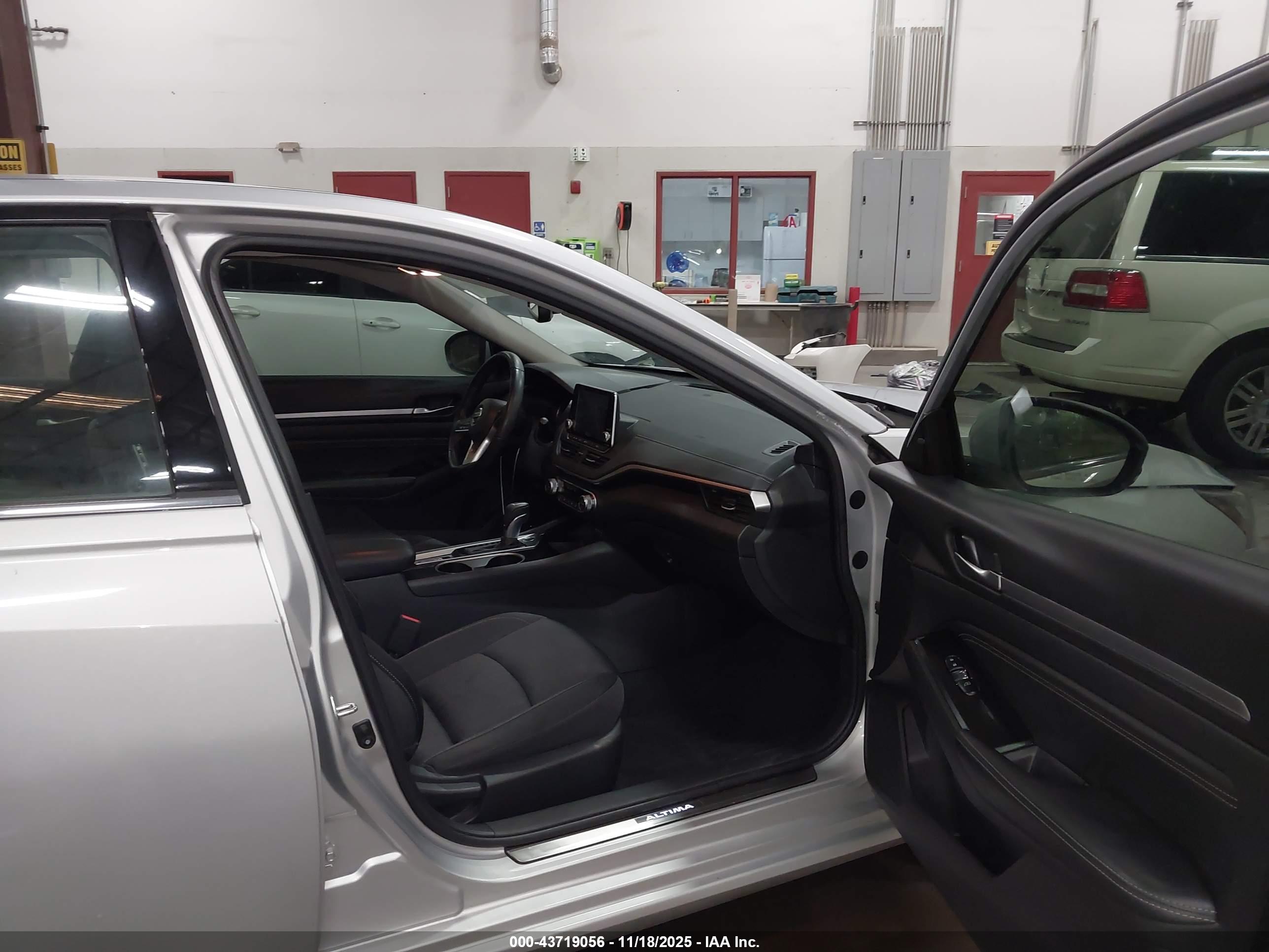 NISSAN ALTIMA image 5