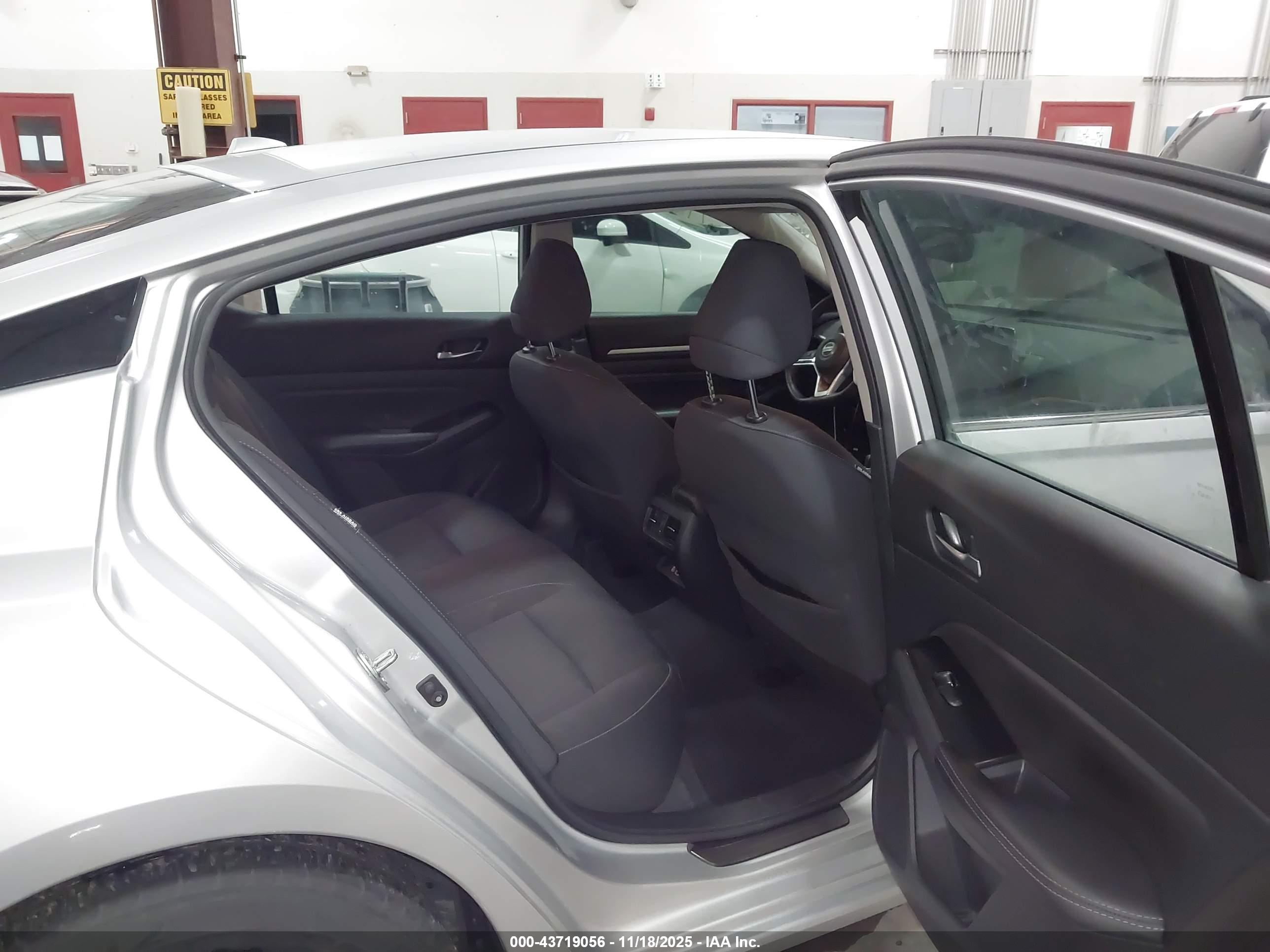 NISSAN ALTIMA image 8