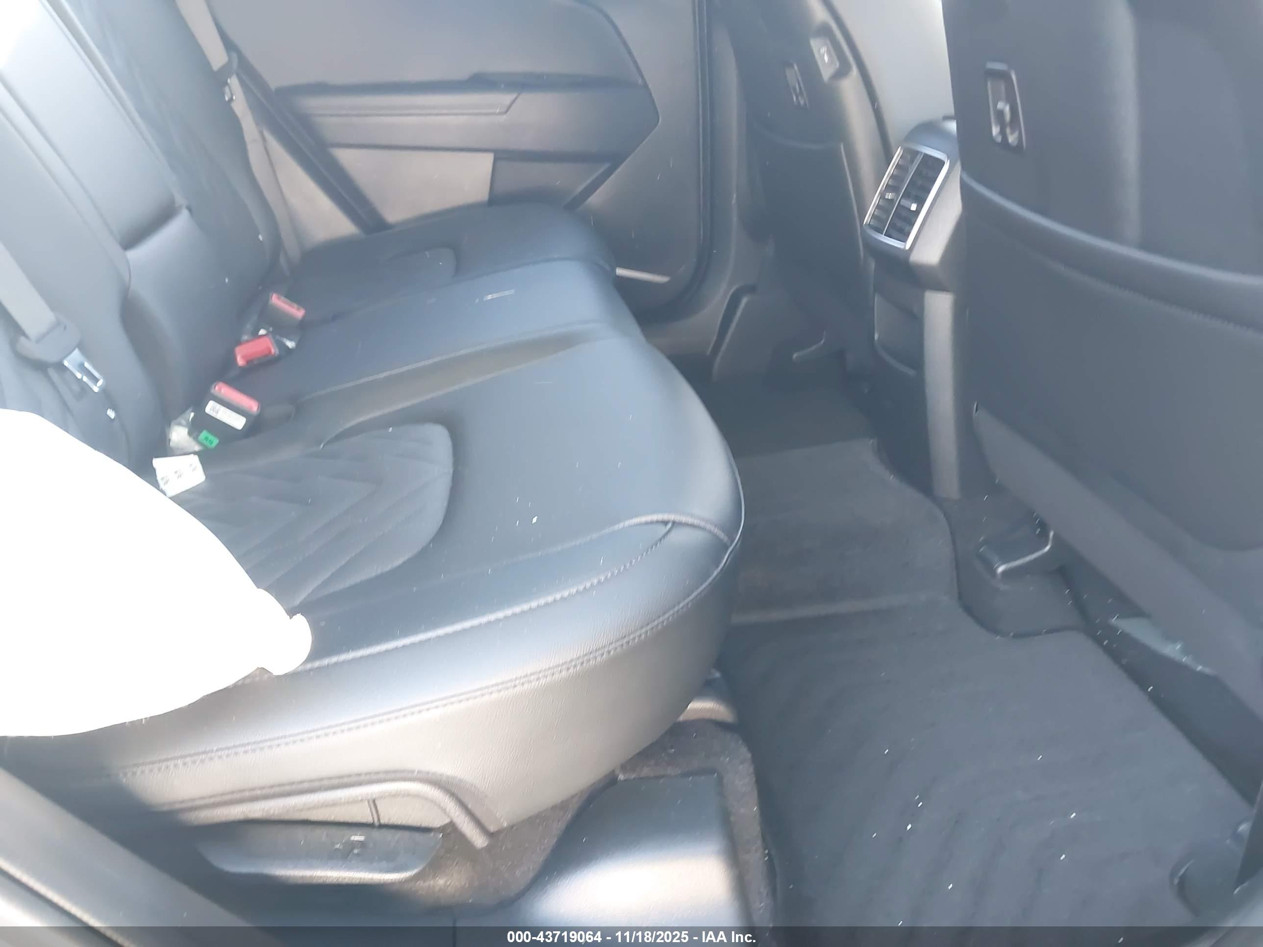 KIA SPORTAGE image 8