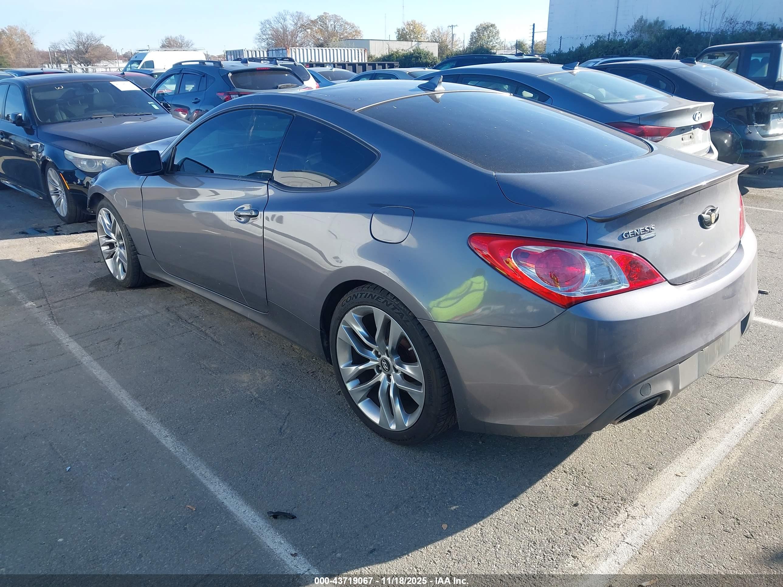 HYUNDAI GENESIS image 3