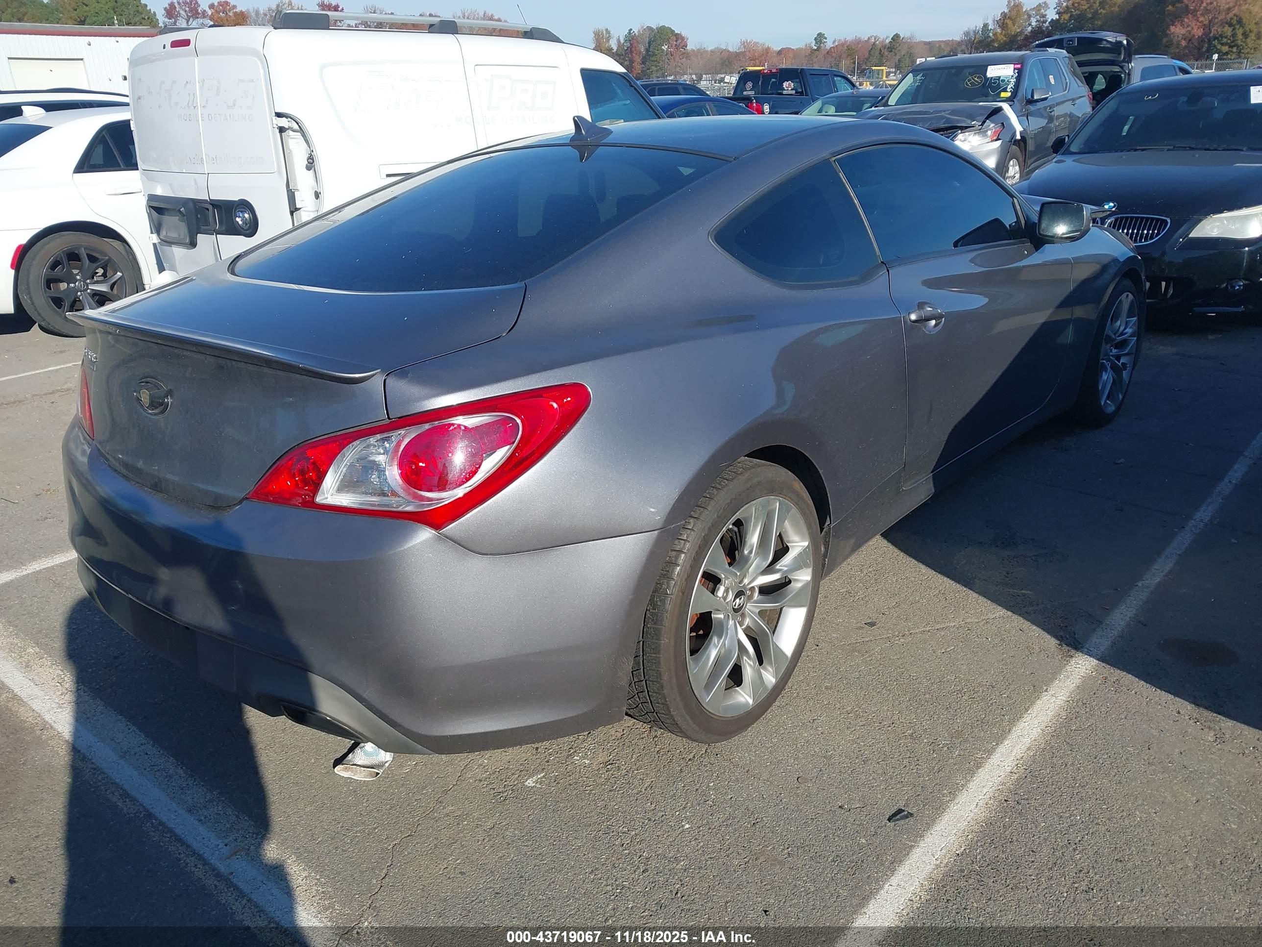 HYUNDAI GENESIS image 4