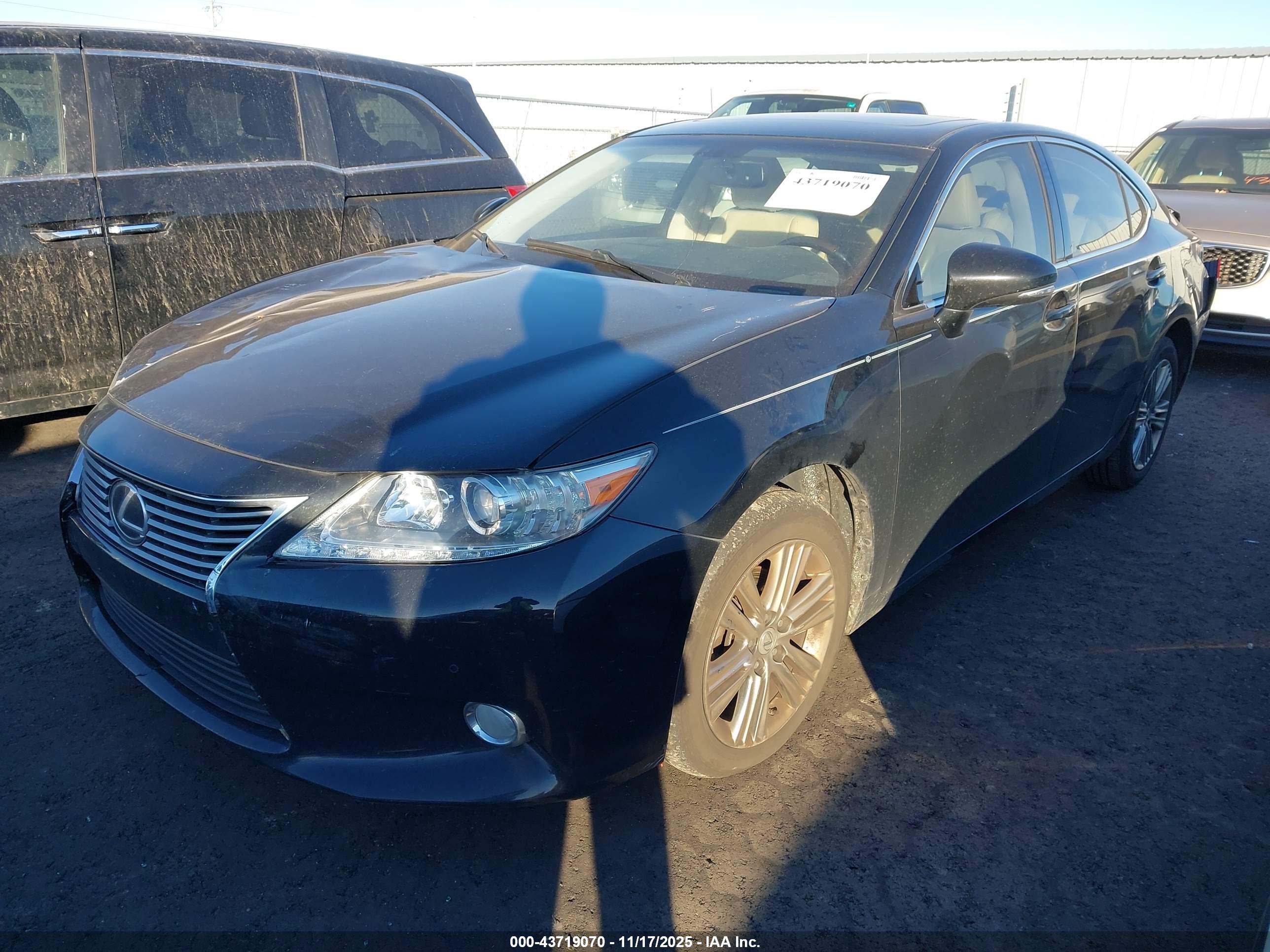 LEXUS ES image 2