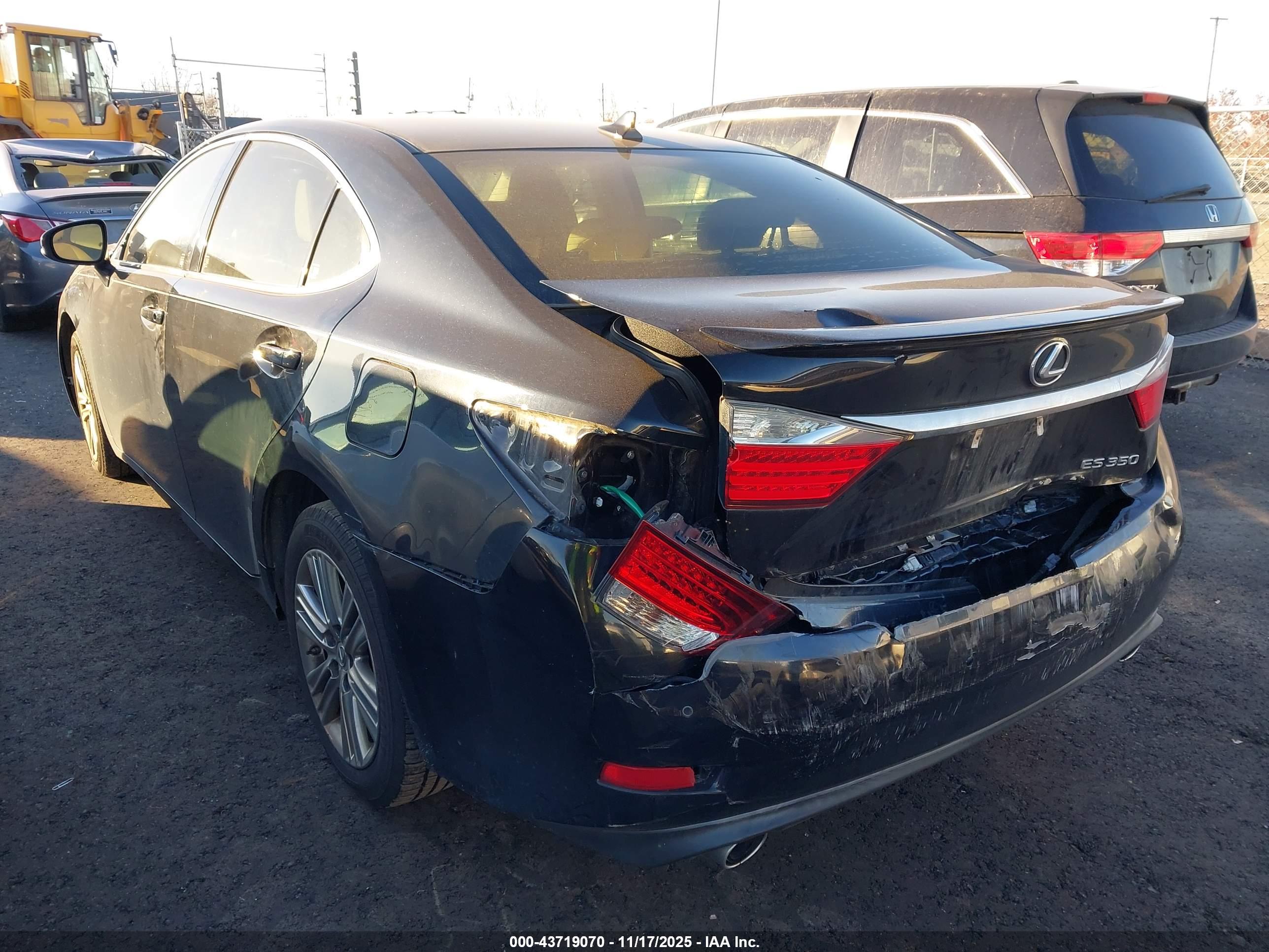 LEXUS ES image 3
